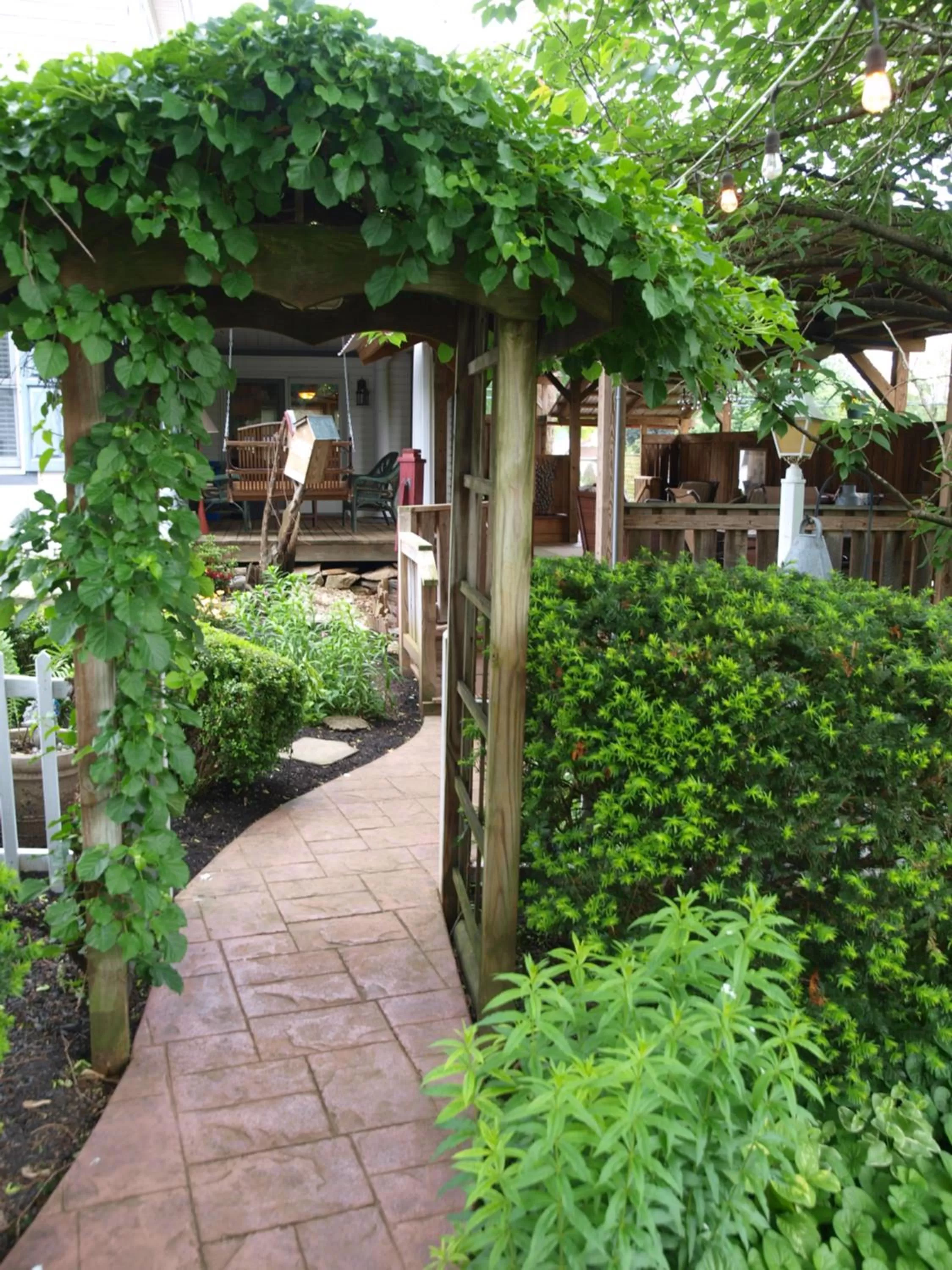 Garden, Property Building in 1825 Inn Bed and Breakfast