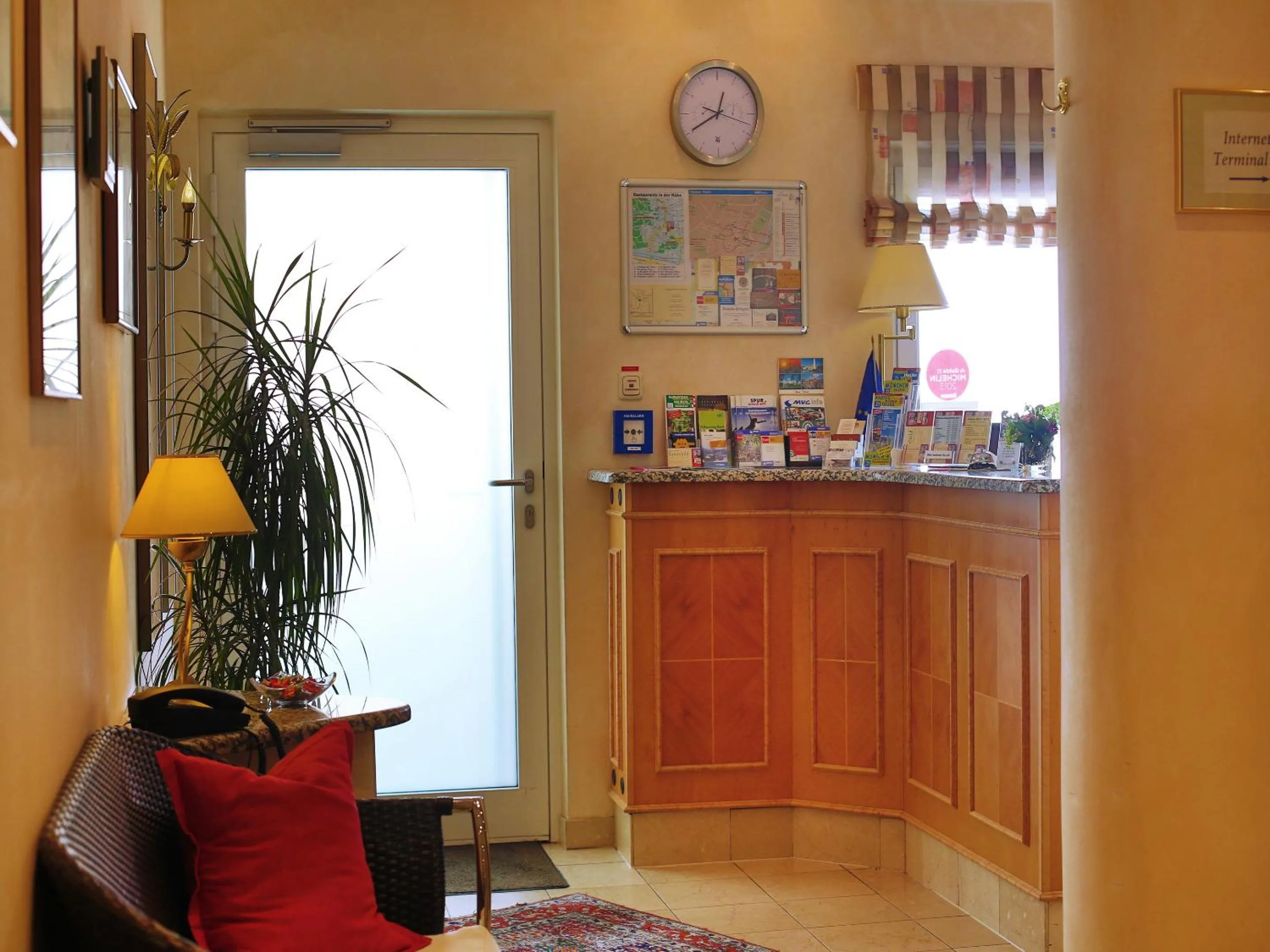 Lobby or reception in Hotel Kriemhild am Hirschgarten