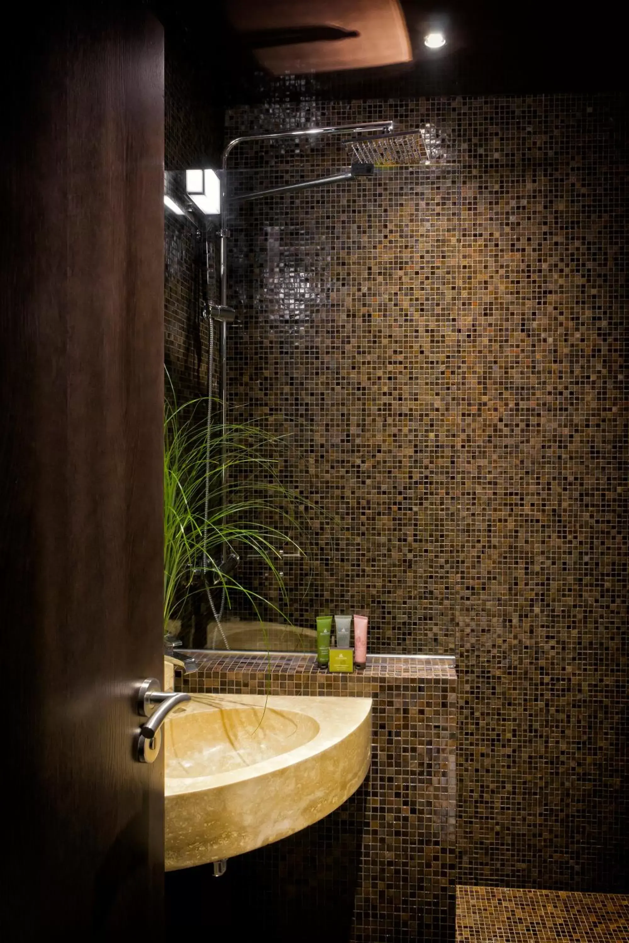 Bathroom in B Montmartre Bathroom in B Montmartre