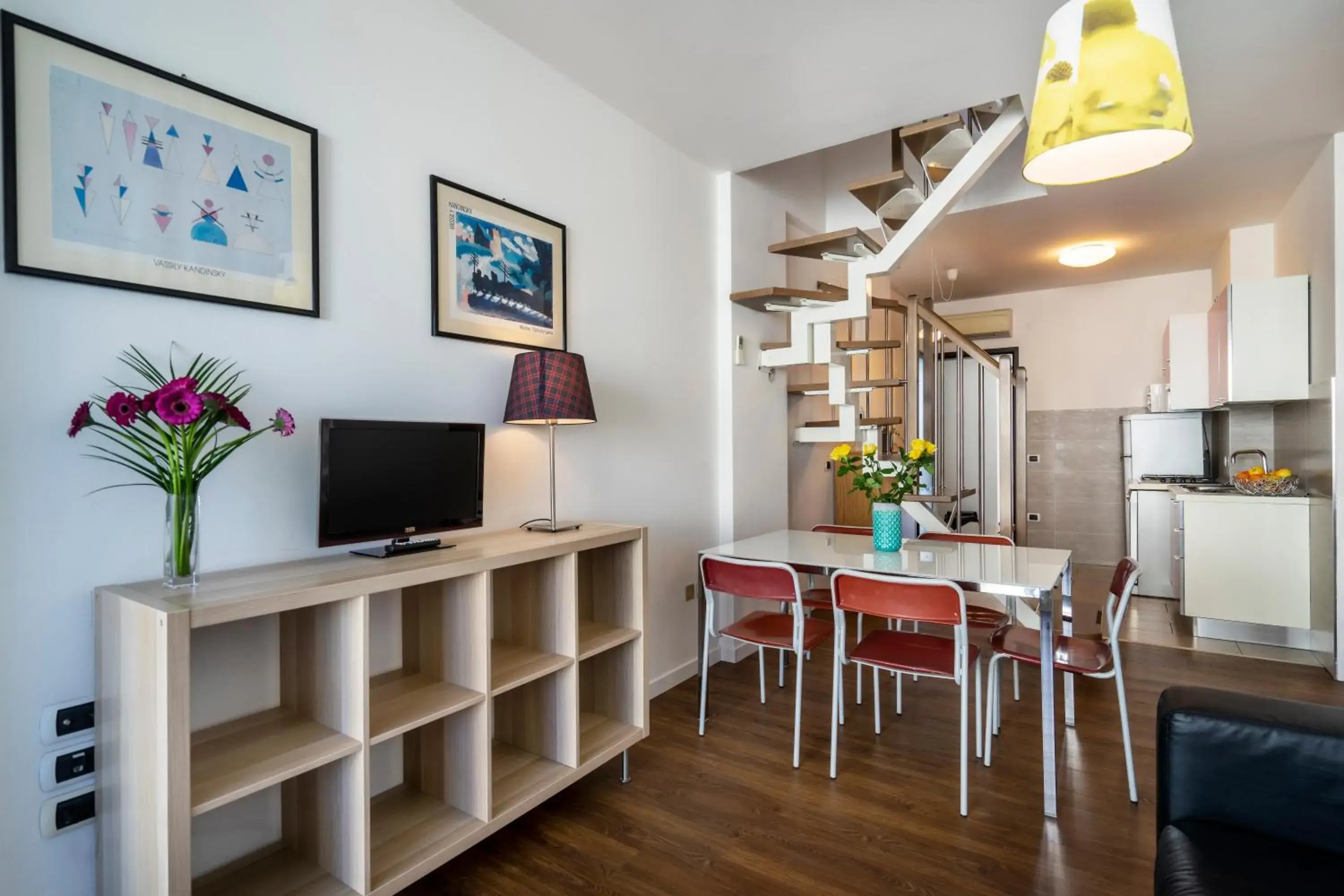 Shower, TV/Entertainment Center in Hotel Cristallo