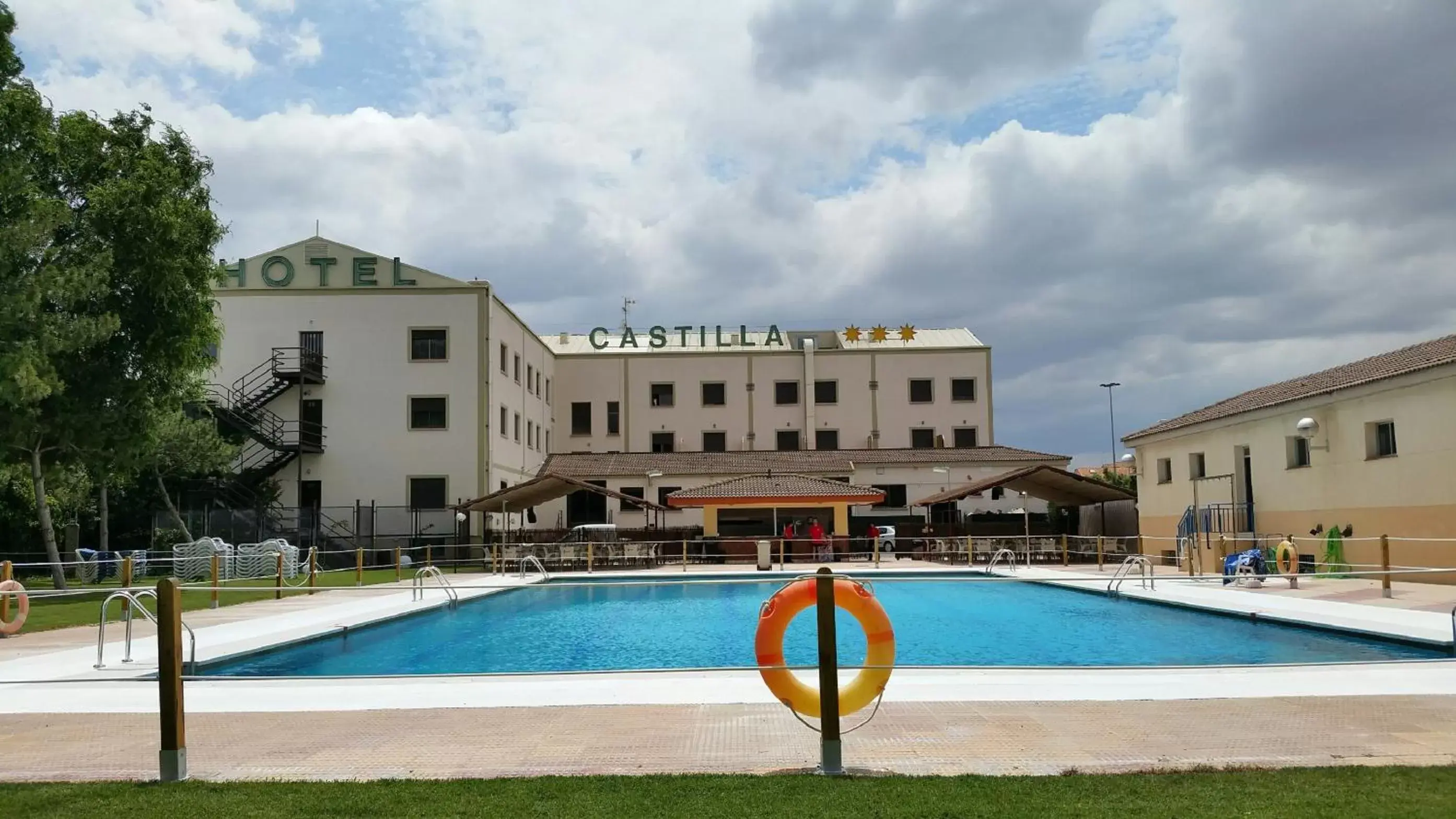 Property building, Swimming Pool in Hospedium Hotel Castilla