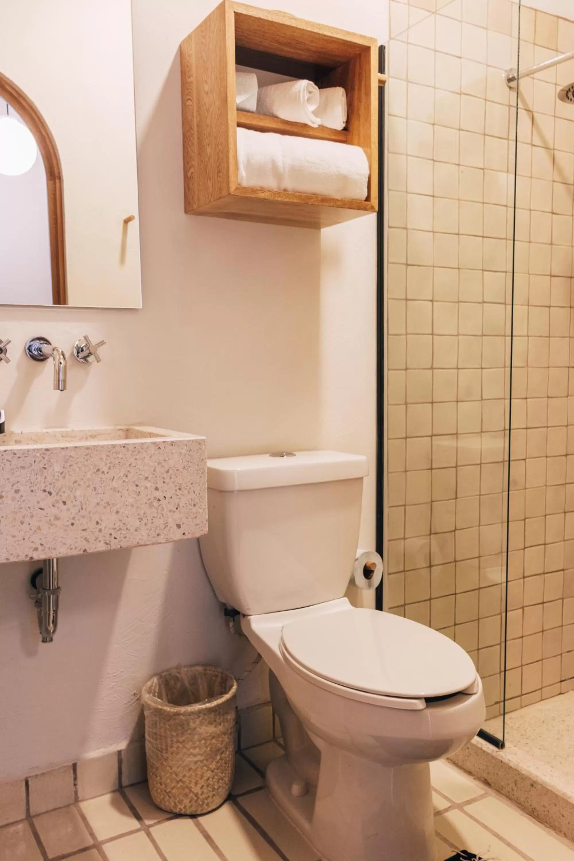 Bathroom in Casa Kali by Barrio México