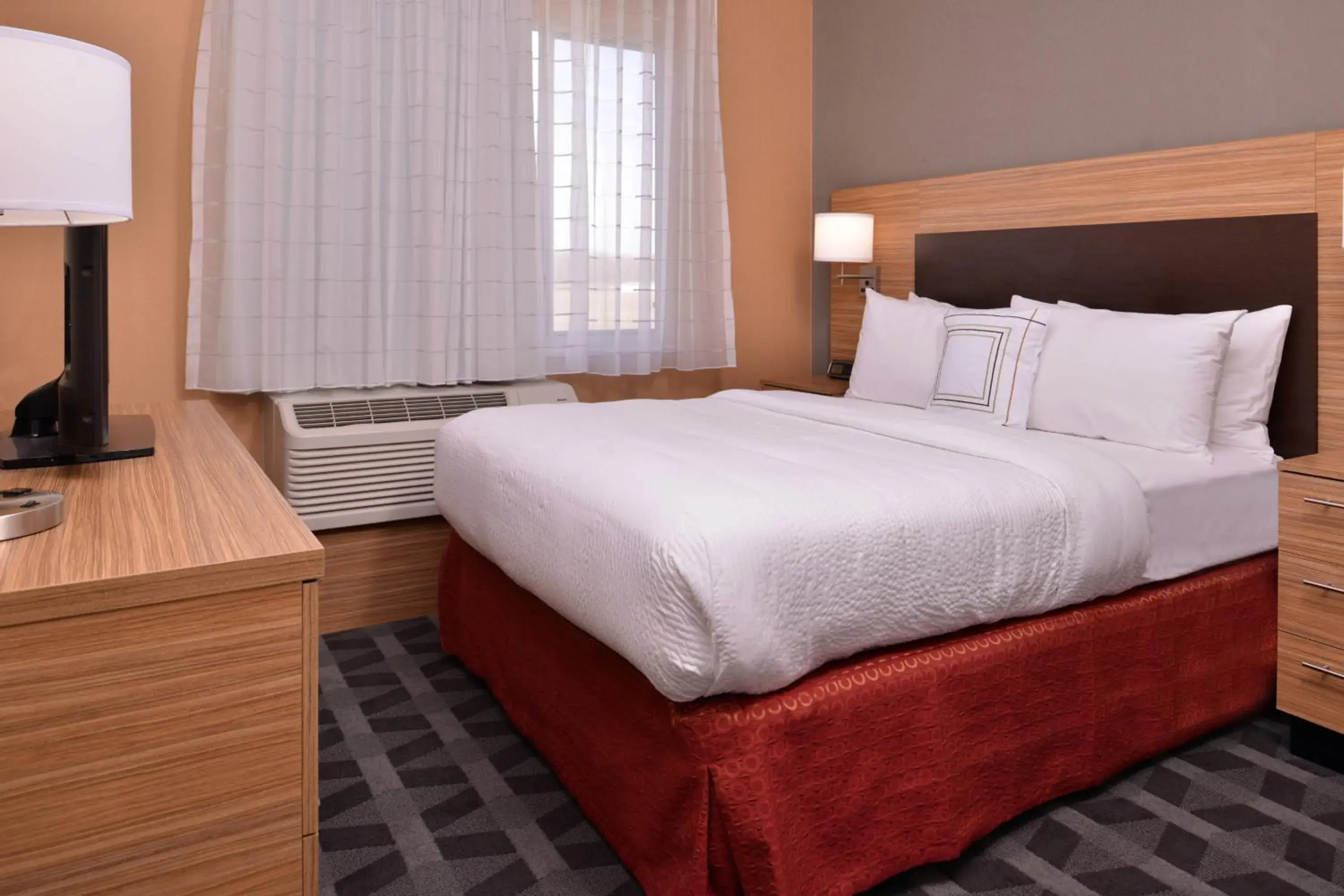 Bedroom, Bed in TownePlace Suites by Marriott St. Louis Chesterfield