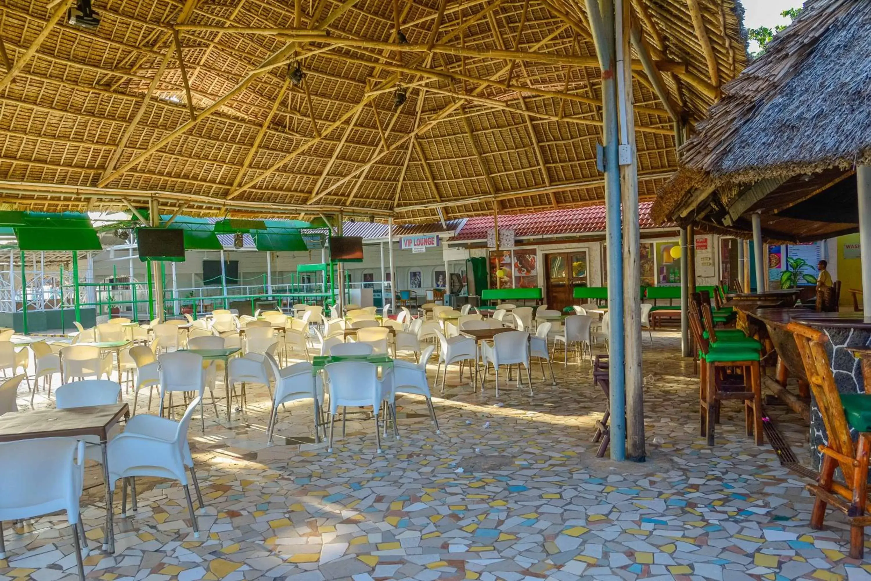 Restaurant/Places to Eat in Jangwani Sea Breeze Resort