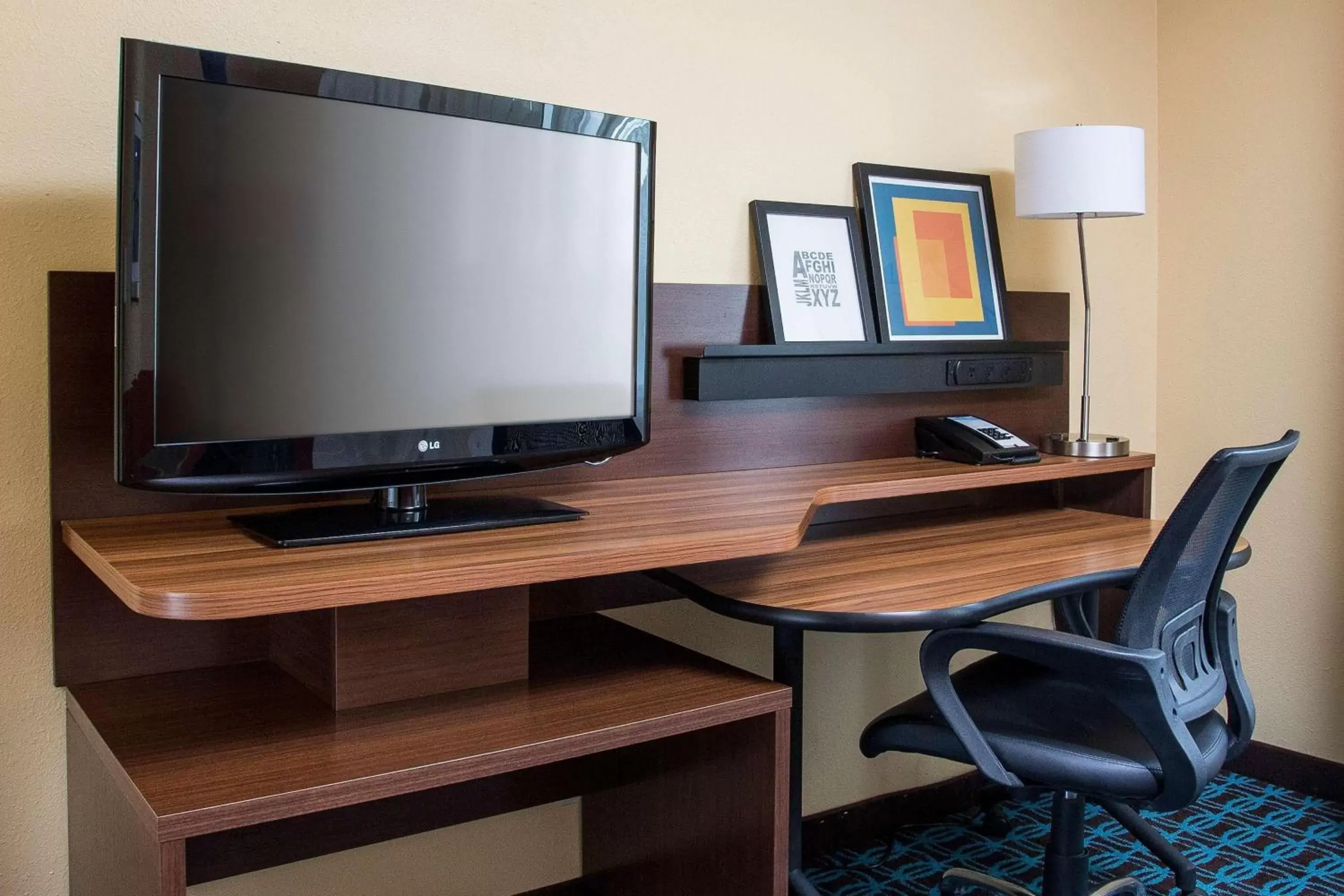 Photo of the whole room, TV/Entertainment Center in Fairfield Inn & Suites Chicago Tinley Park
