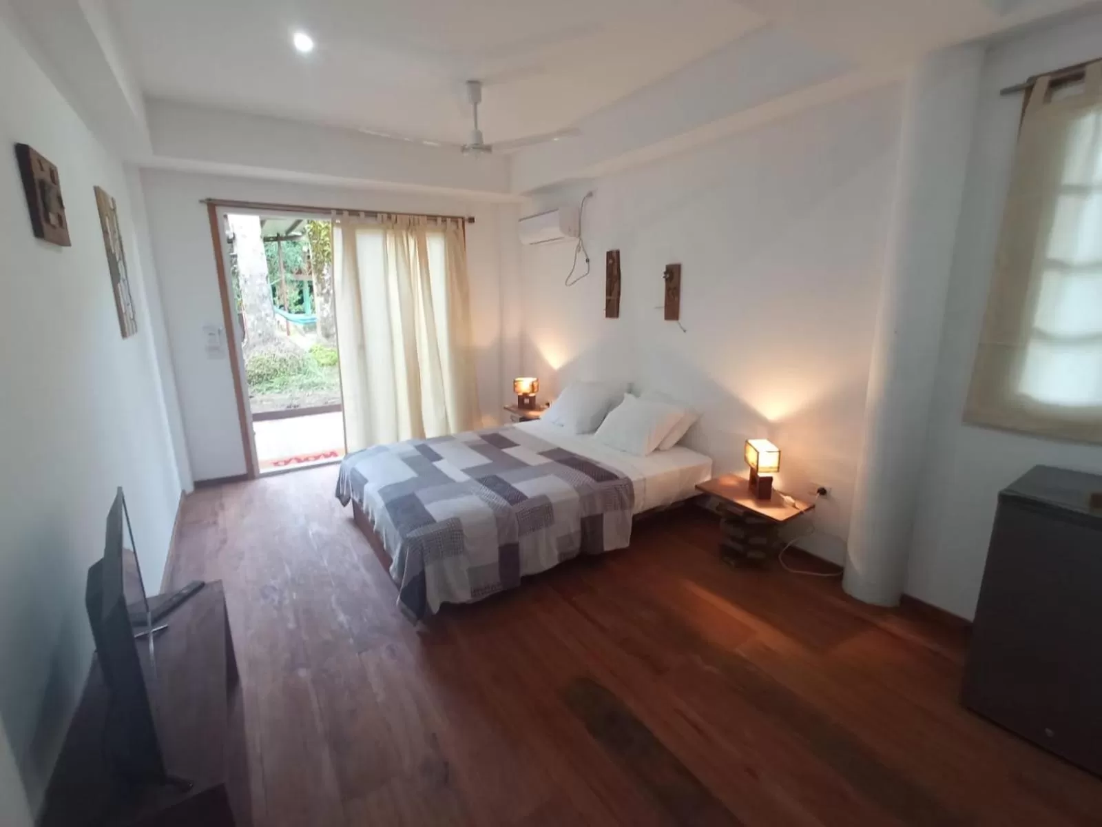 Bed in La Luciernaga Big Creek