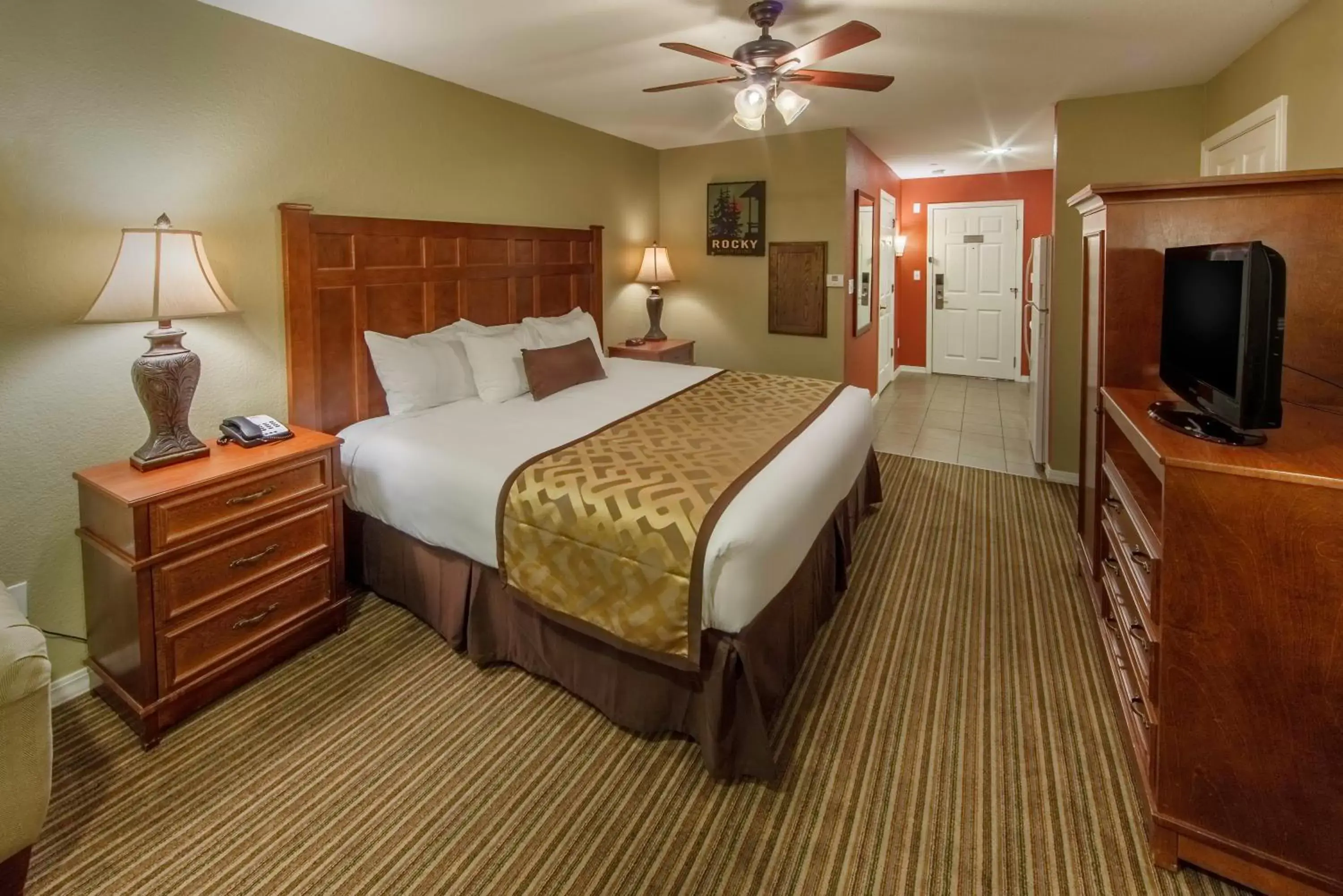 Photo of the whole room, Bed in Holiday Inn Club Vacations Piney Shores Resort at Lake Conroe