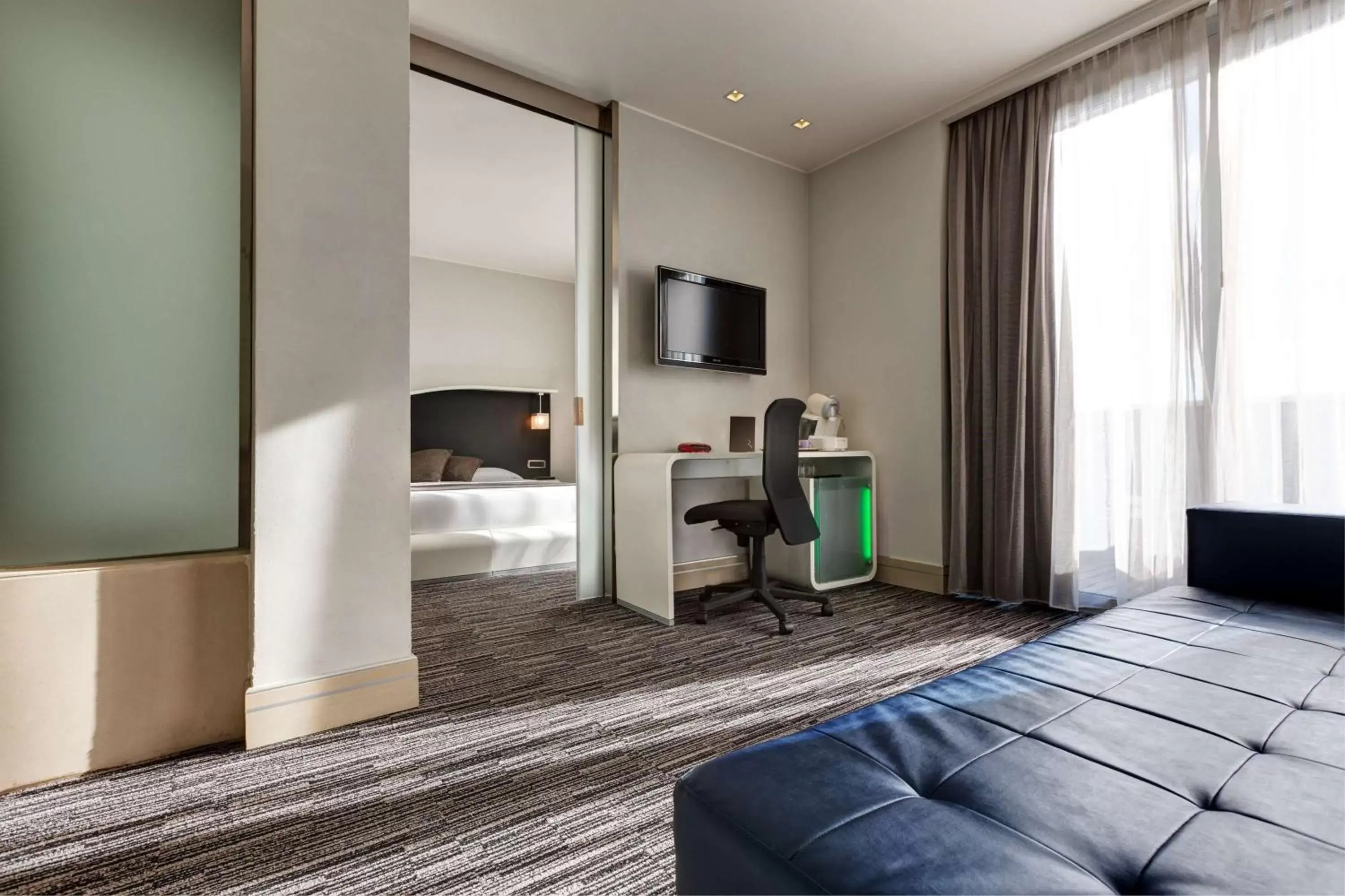 Bedroom, TV/Entertainment Center in Best Western Premier Hotel Royal Santina