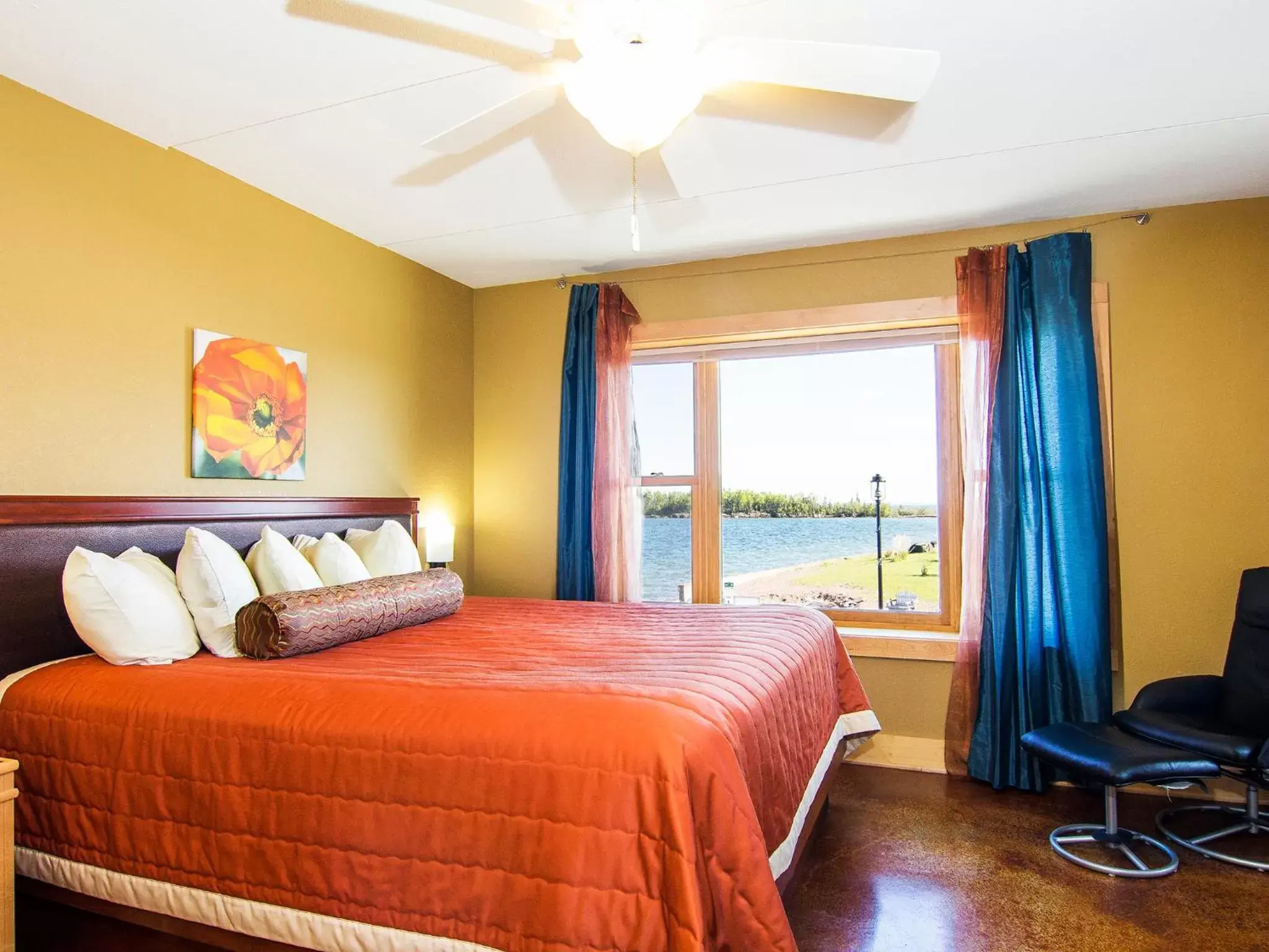 Bedroom, Bed in East Bay Suites