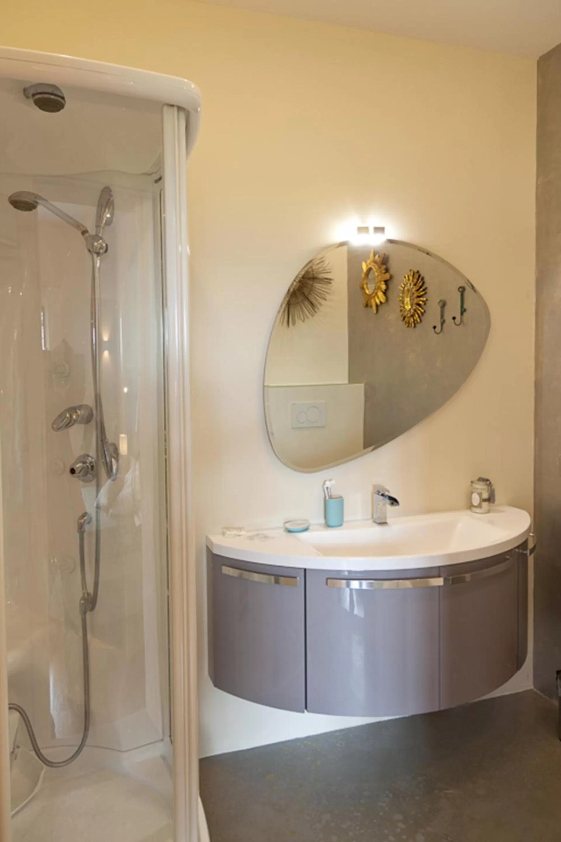 Shower, Bathroom in Relais Montemaggiore