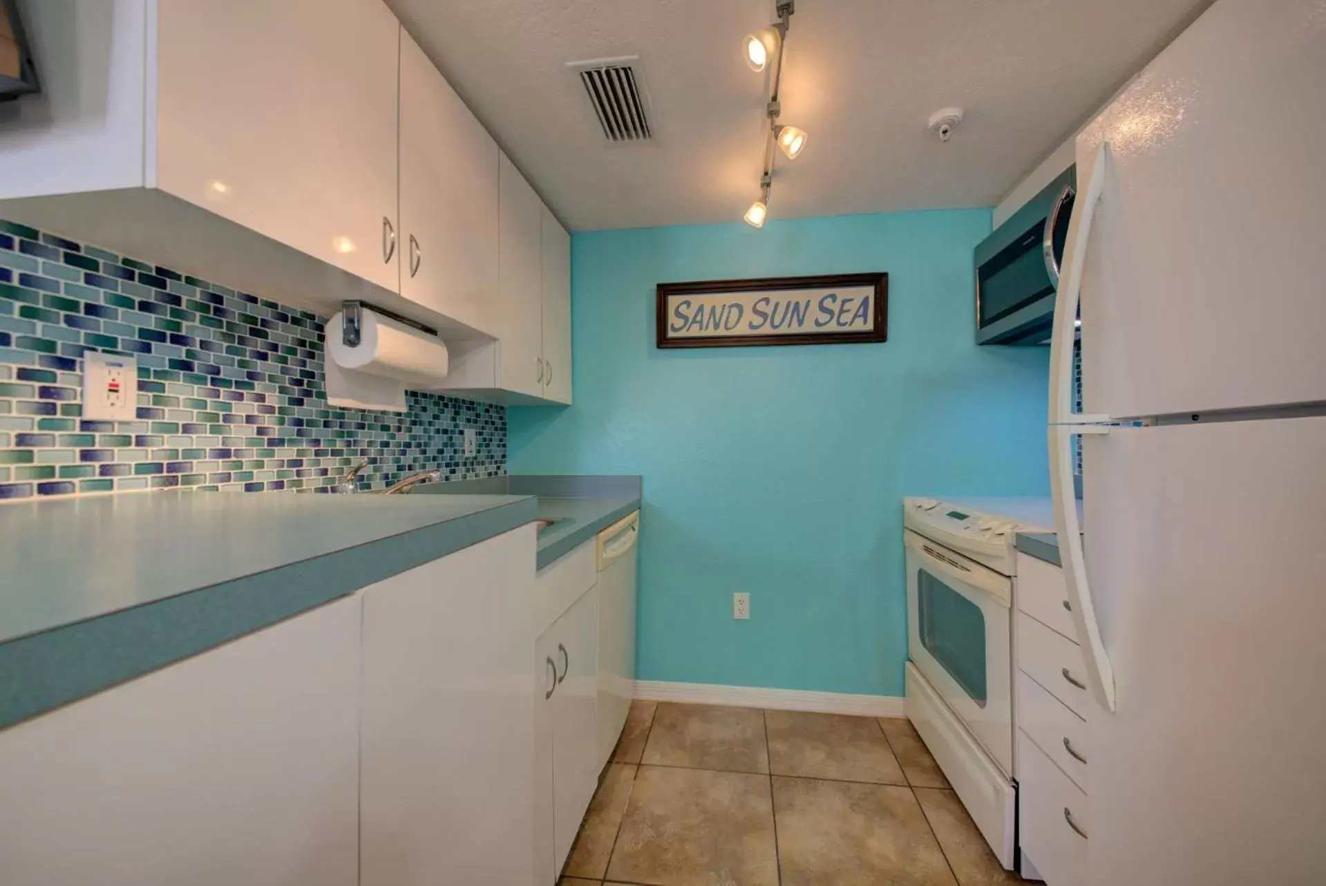 Kitchen or kitchenette in The Ringling Beach House