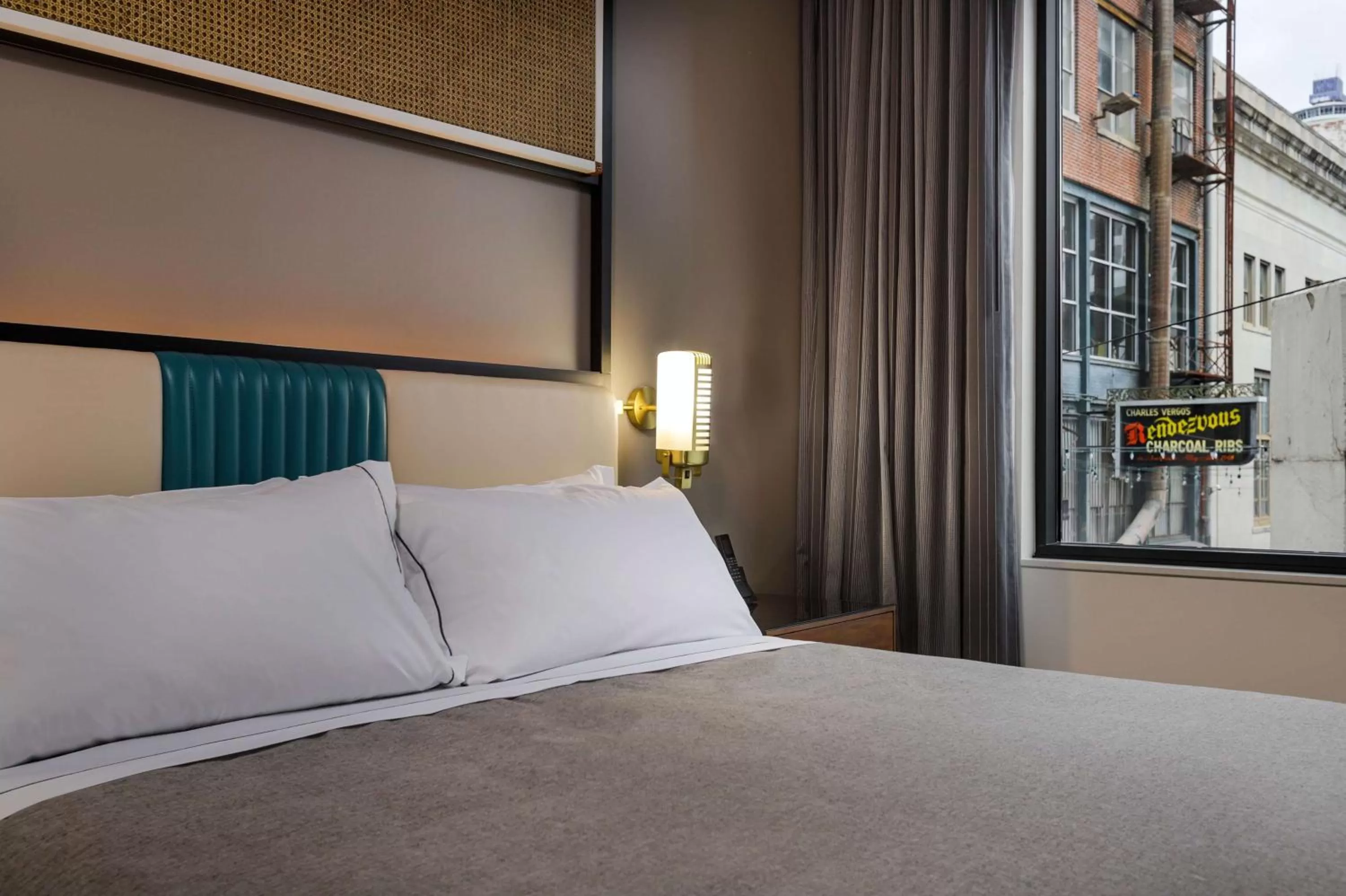 Bed in Canopy By Hilton Memphis Downtown