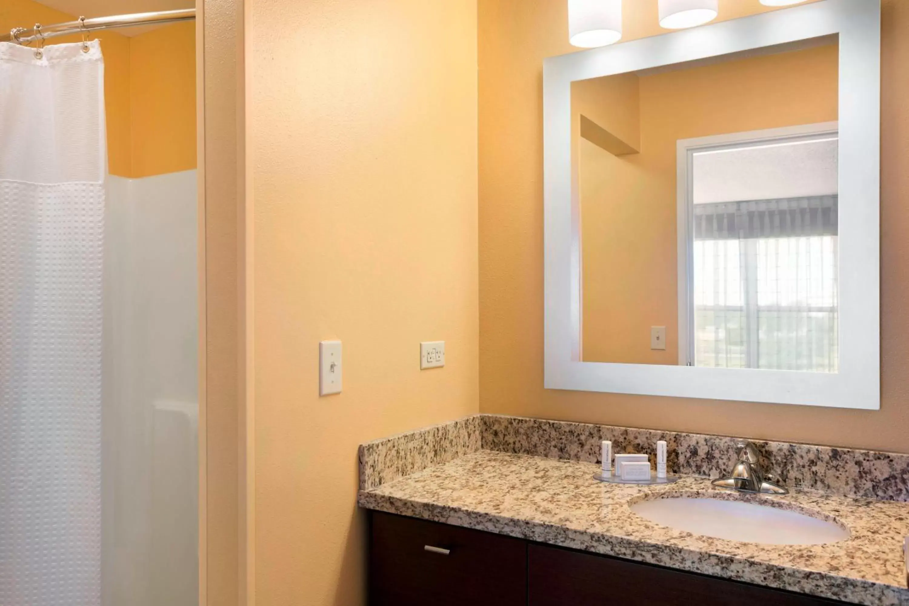 Bathroom in TownePlace Suites by Marriott Chicago Naperville