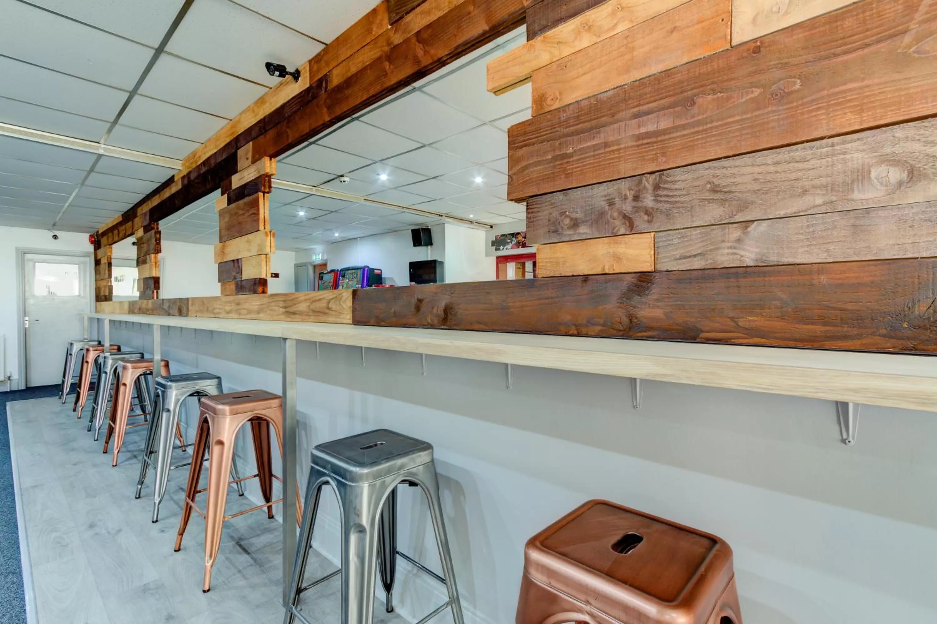 Lounge or bar in The Sandringham Court Hotel & Apartment Welcoming Large and Small Groups for 15 years