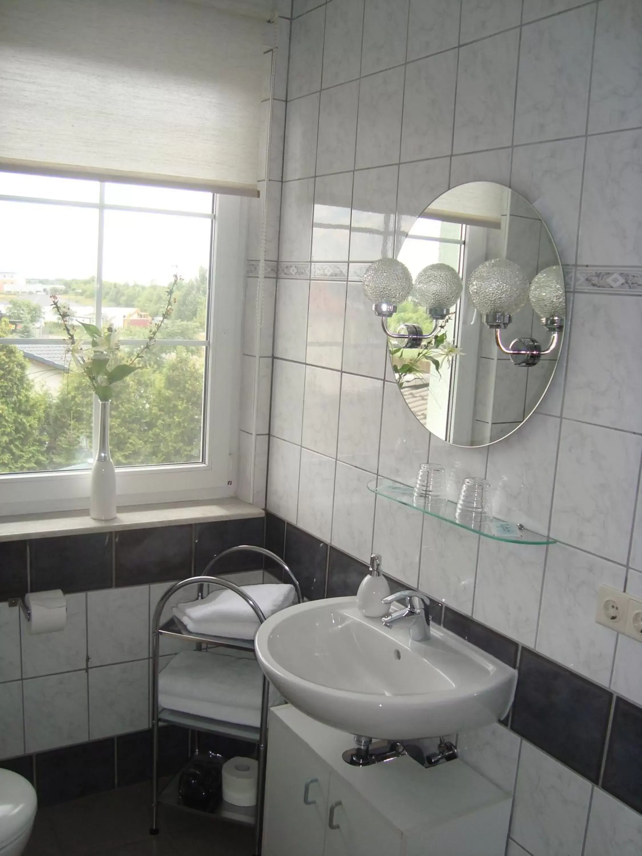 Photo of the whole room, Bathroom in Hotel Gasthof Goldener Hahn