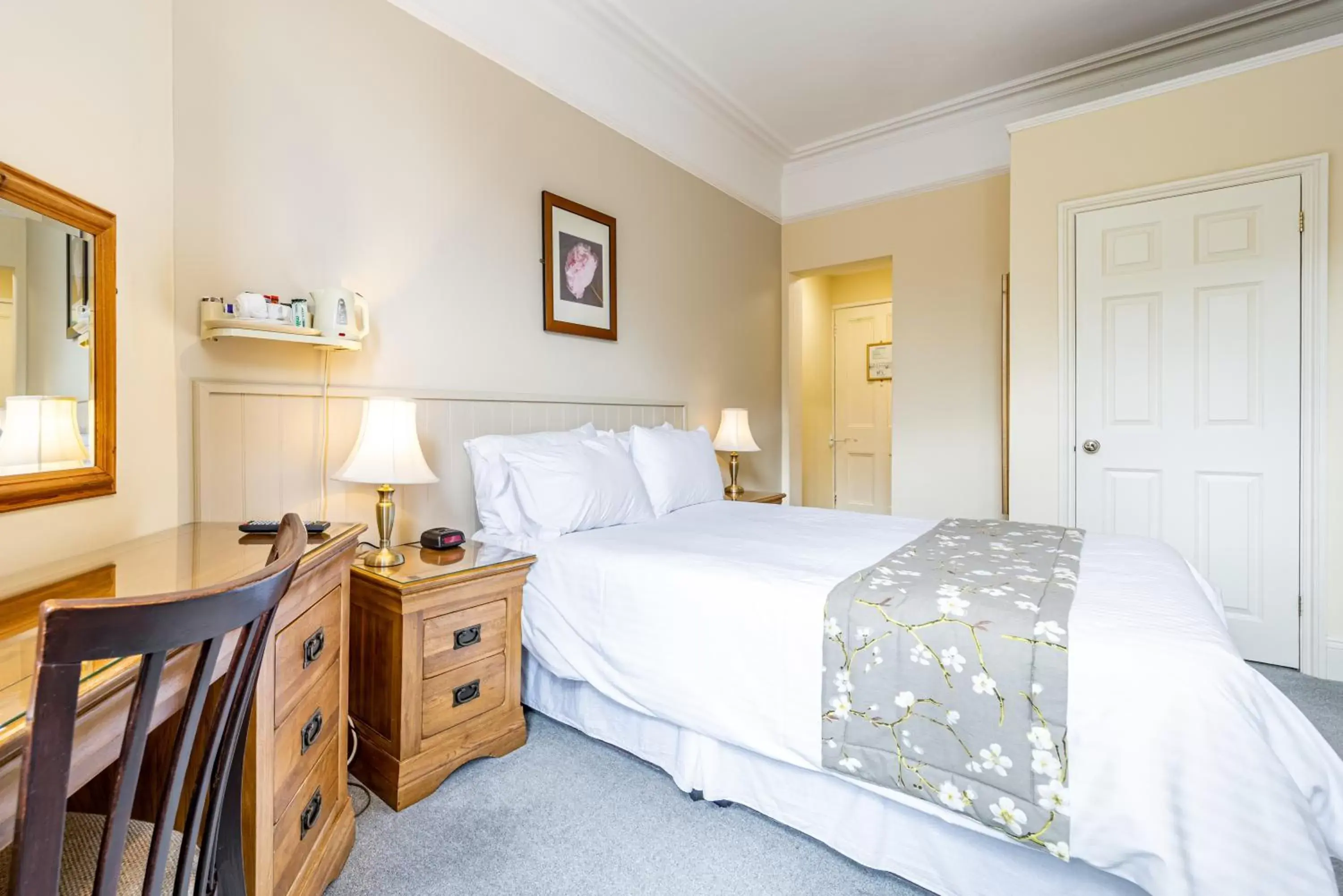 Bed in Best Western Walton Park Hotel