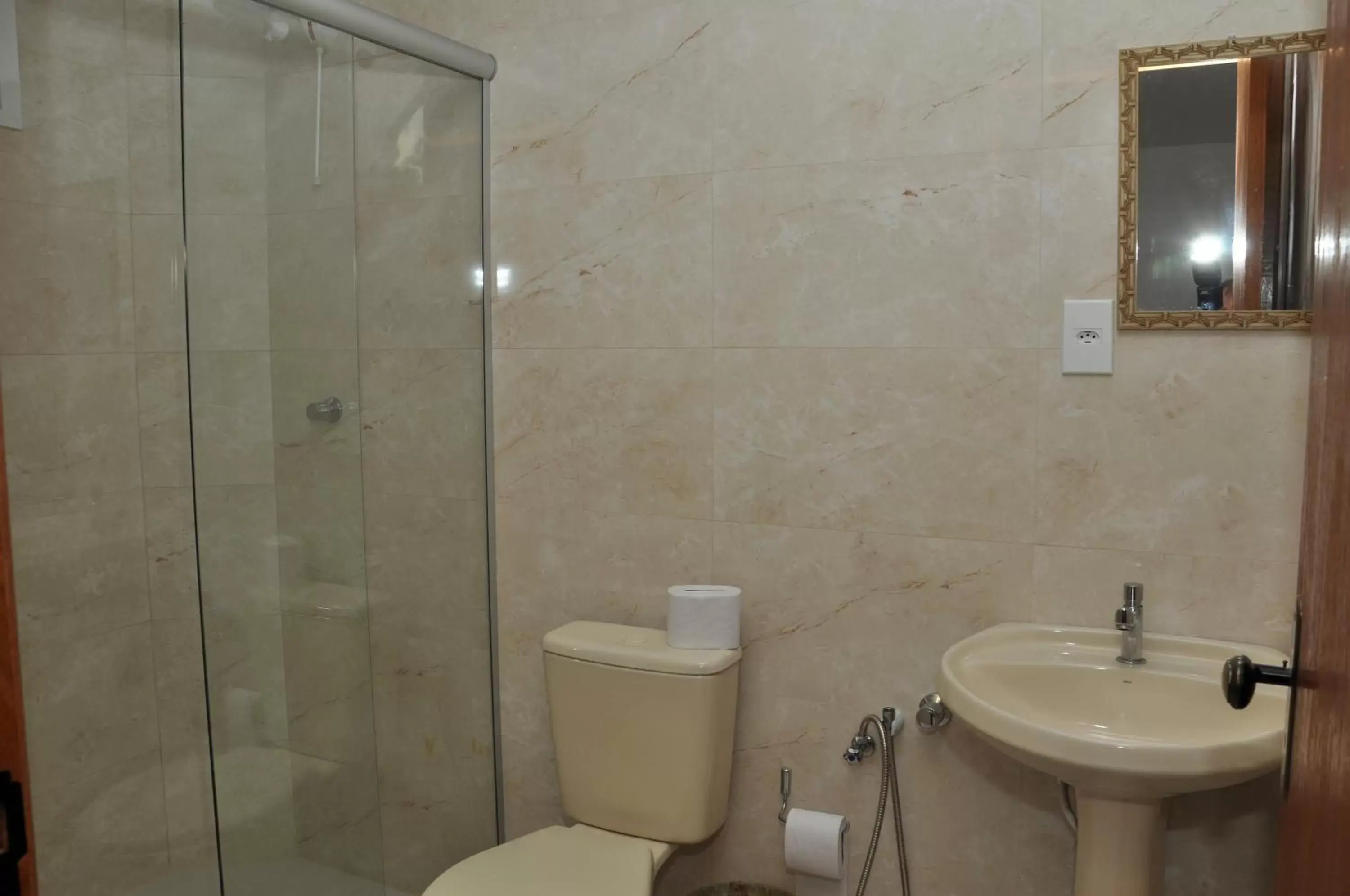 Bathroom in Marechal Plaza Hotel