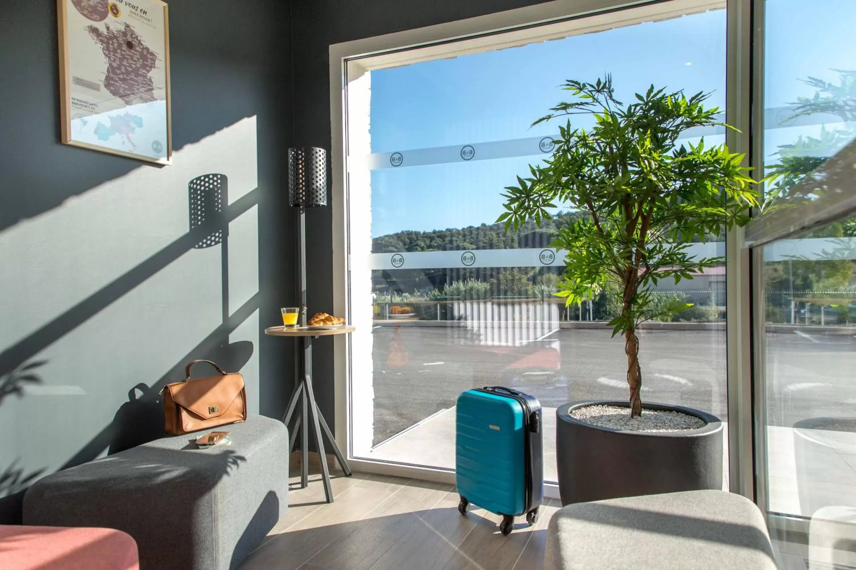 Lobby or reception in B&B HOTEL Sainte-Maxime Golfe de Saint Tropez Lobby or reception in B&B HOTEL Sainte-Maxime Golfe de Saint Tropez