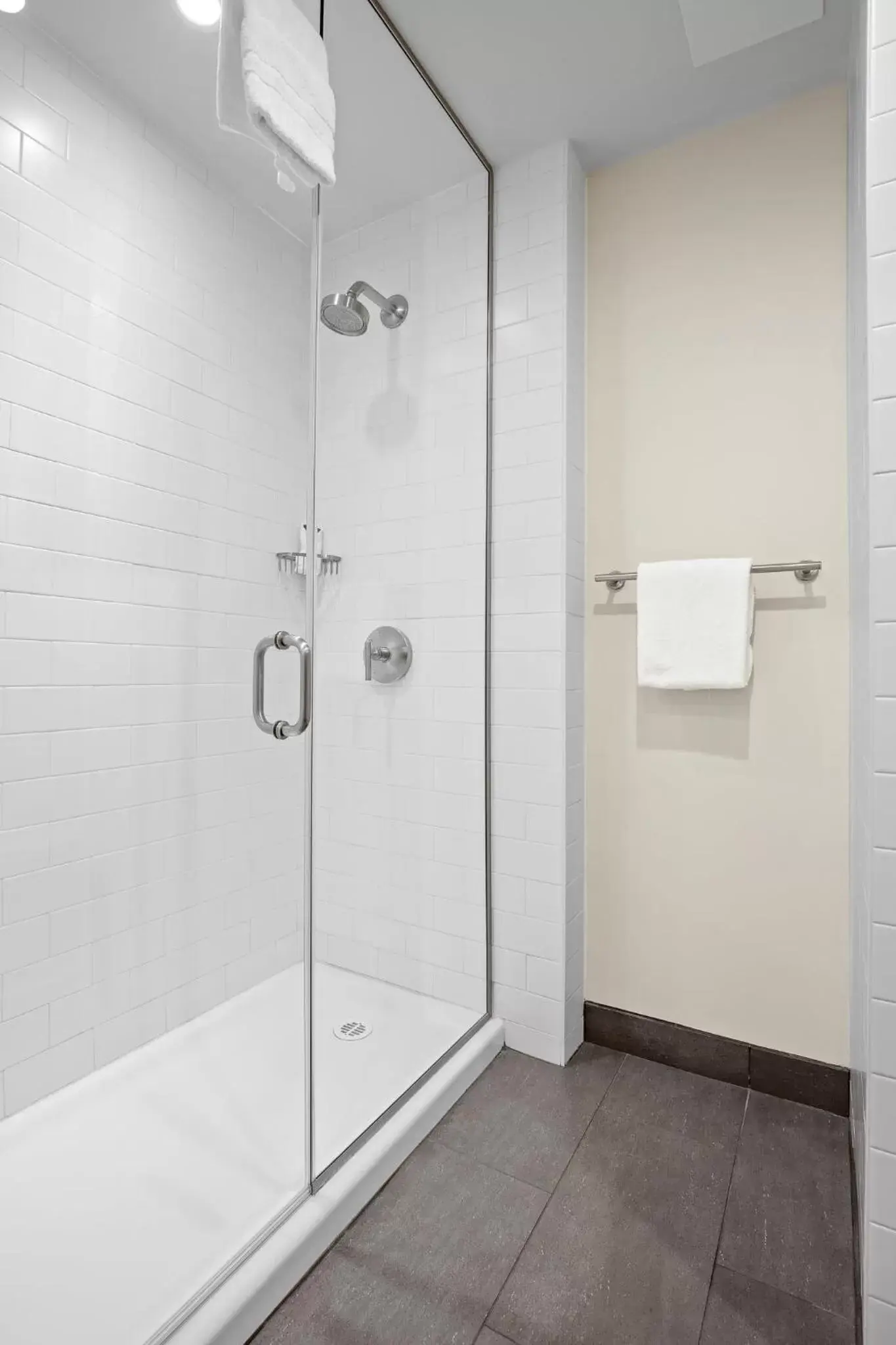 Bathroom in Mountain View Inn & Suites