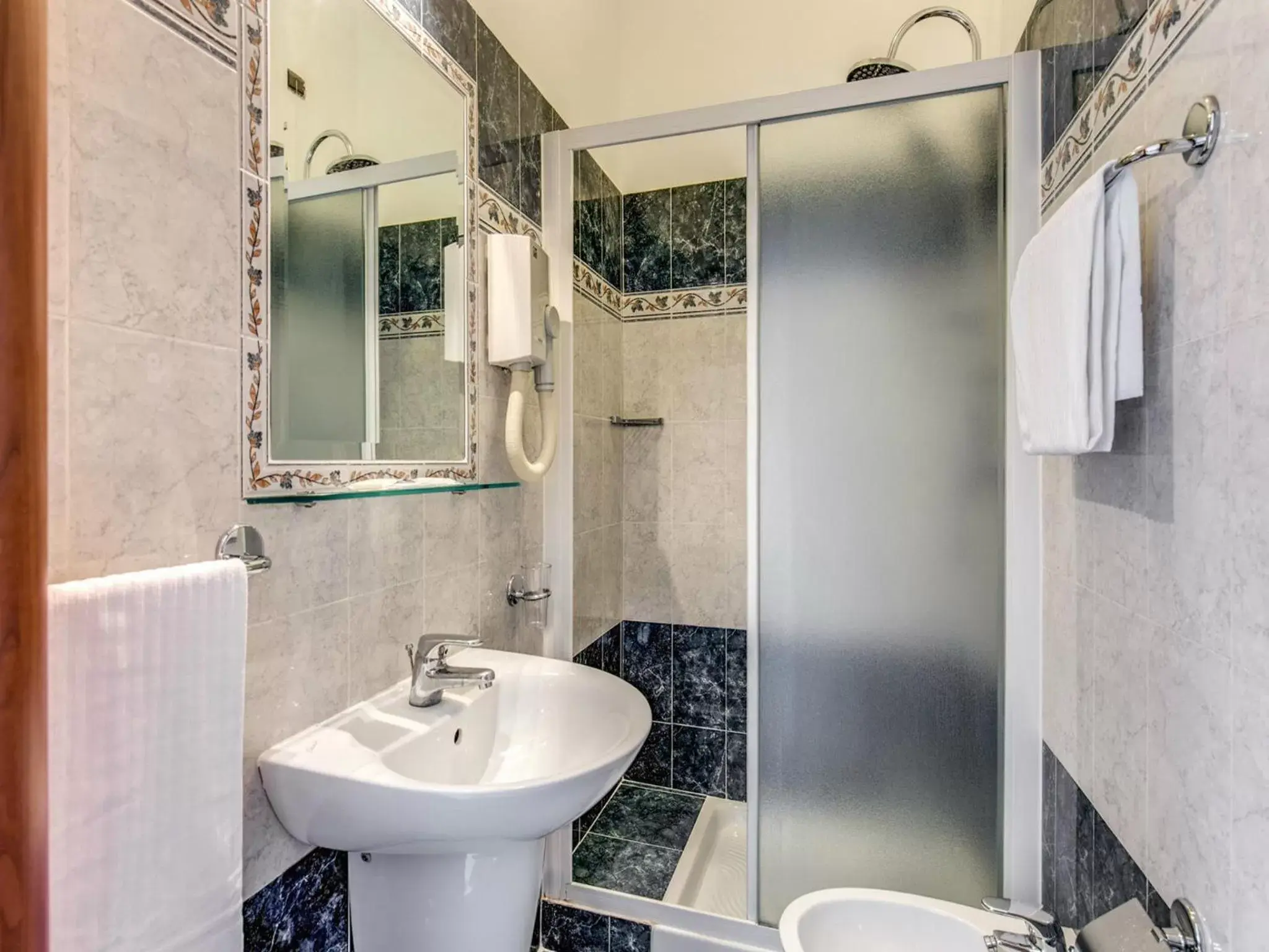 Shower, Bathroom in Hotel Centro Cavour Roma