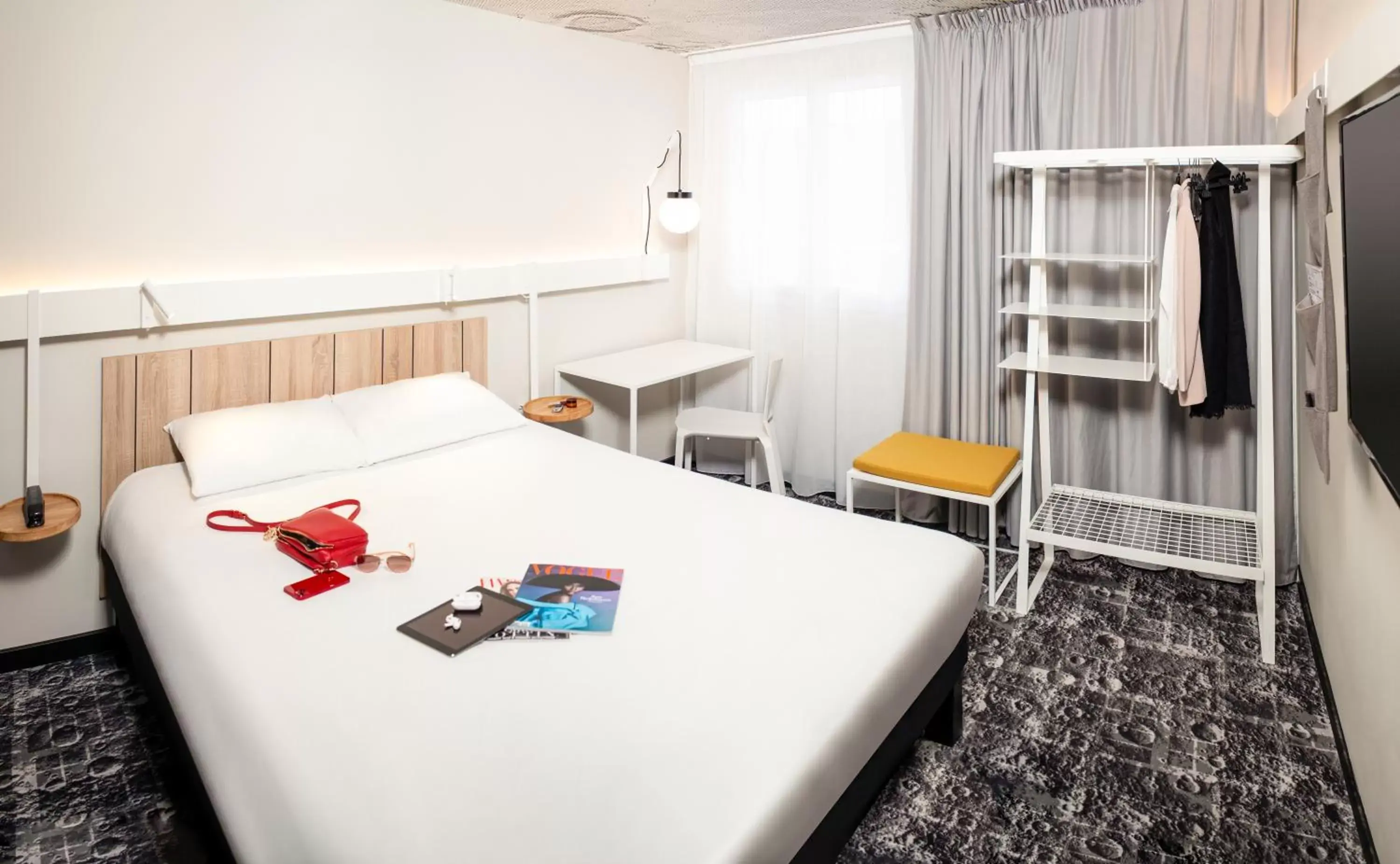 Bedroom, Bed in ibis Pontarlier