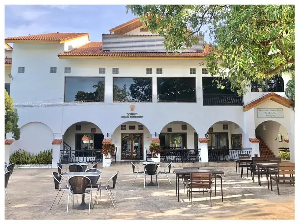 Restaurant/Places to Eat in Lopburi Inn Resort