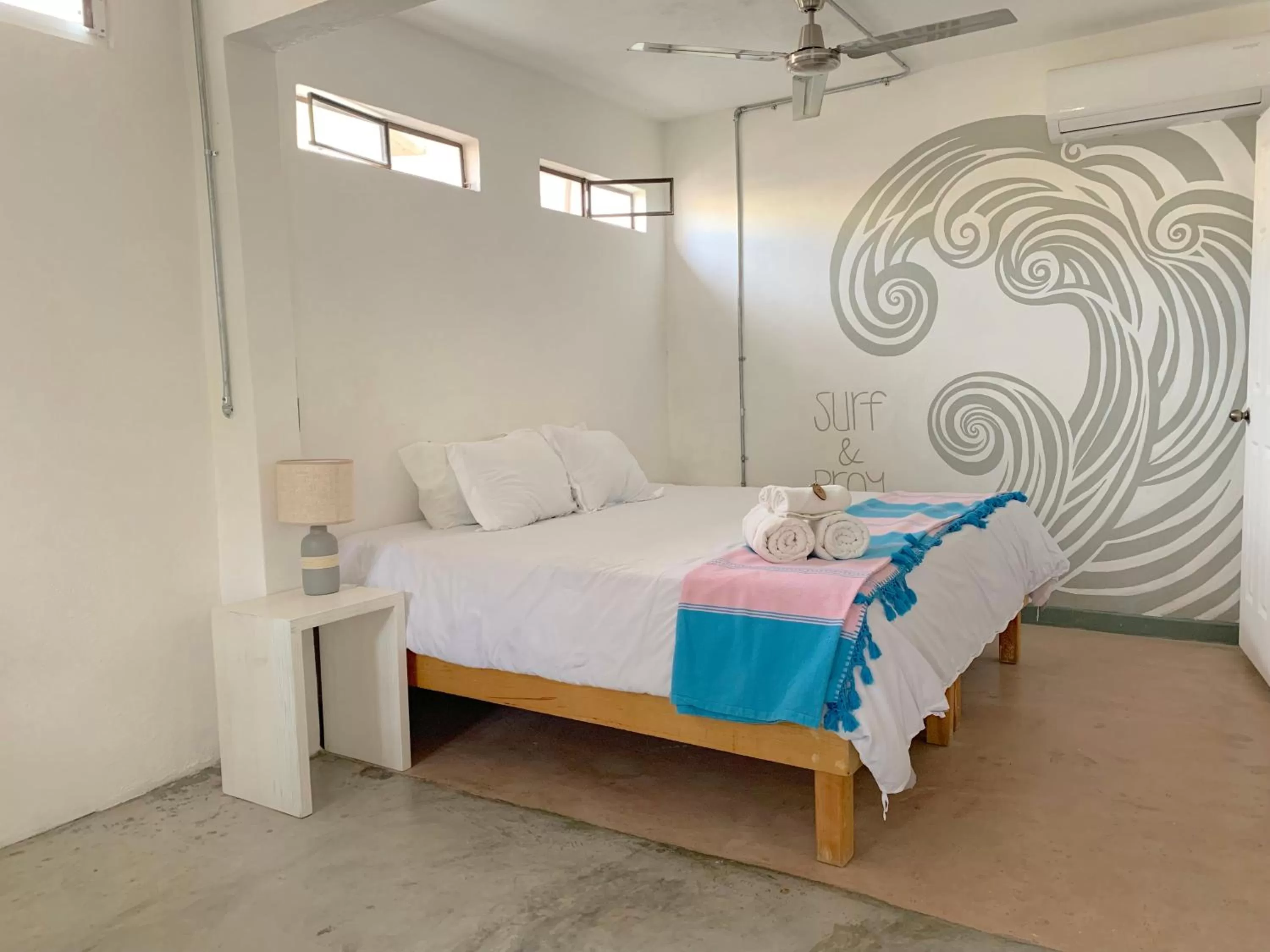 Bedroom, Bed in Perro Surfero Hotel