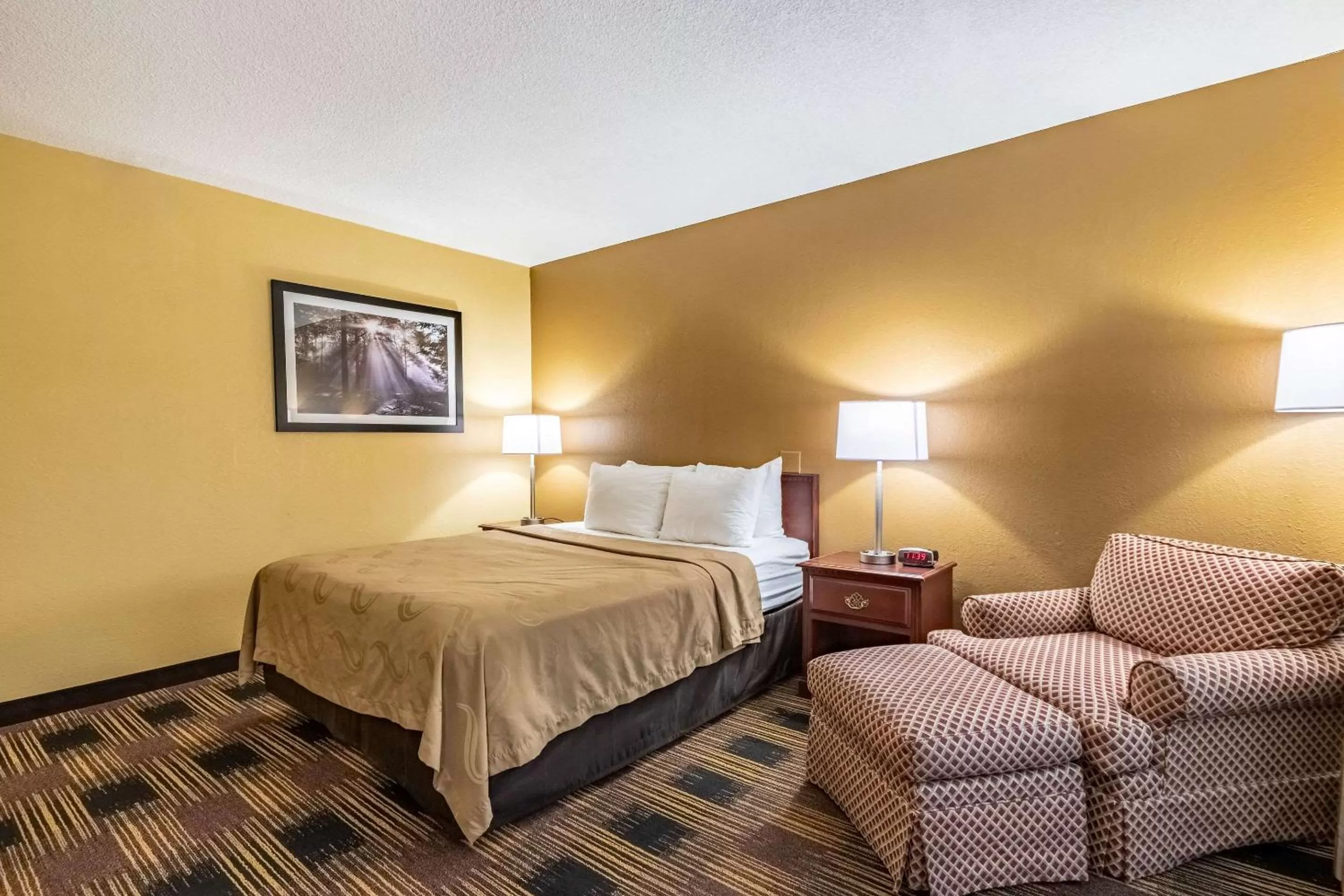 Queen Room - Accessible/Nonsmoking in Quality Inn Newton at I-80