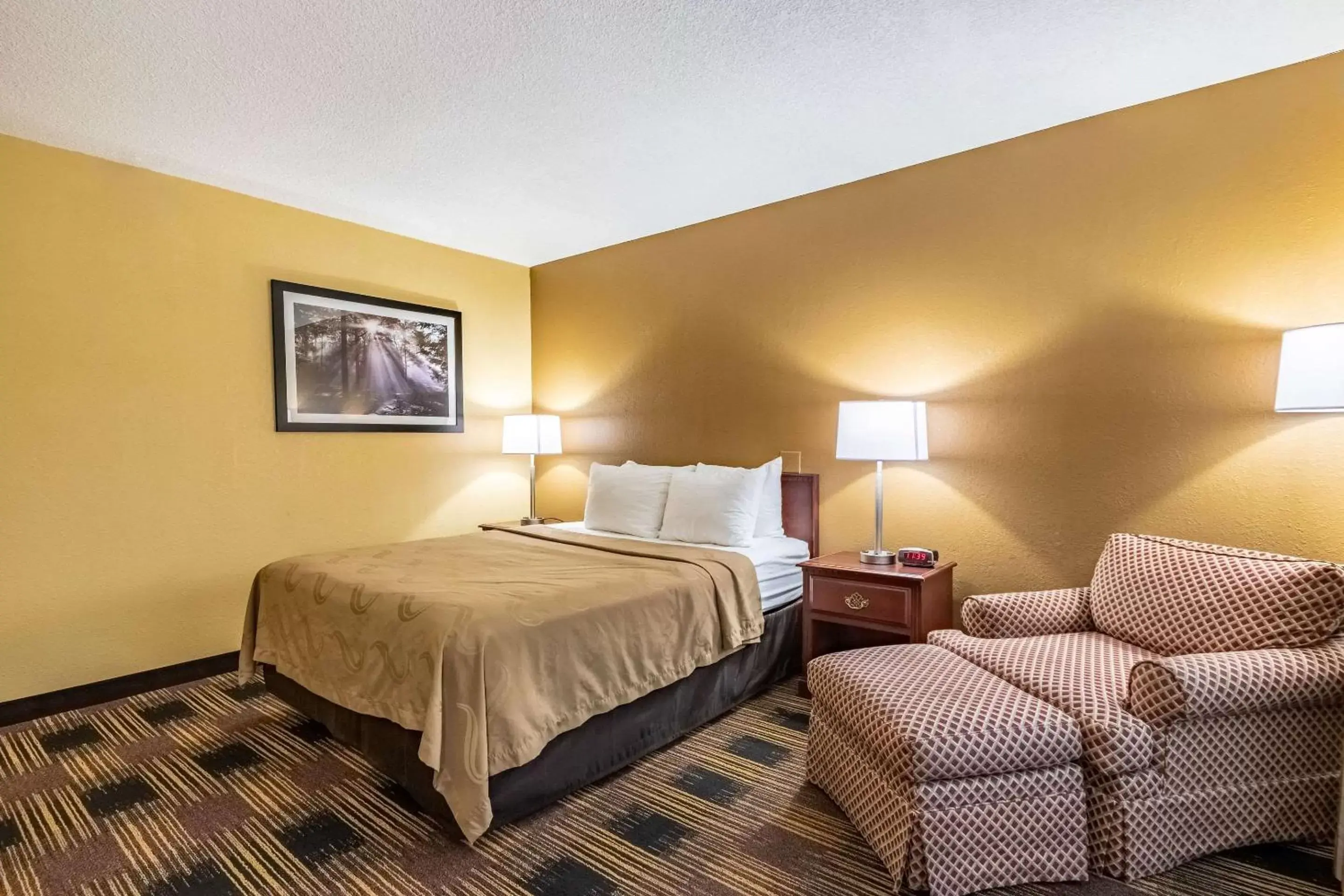 Photo of the whole room, Bed in Quality Inn Newton at I-80