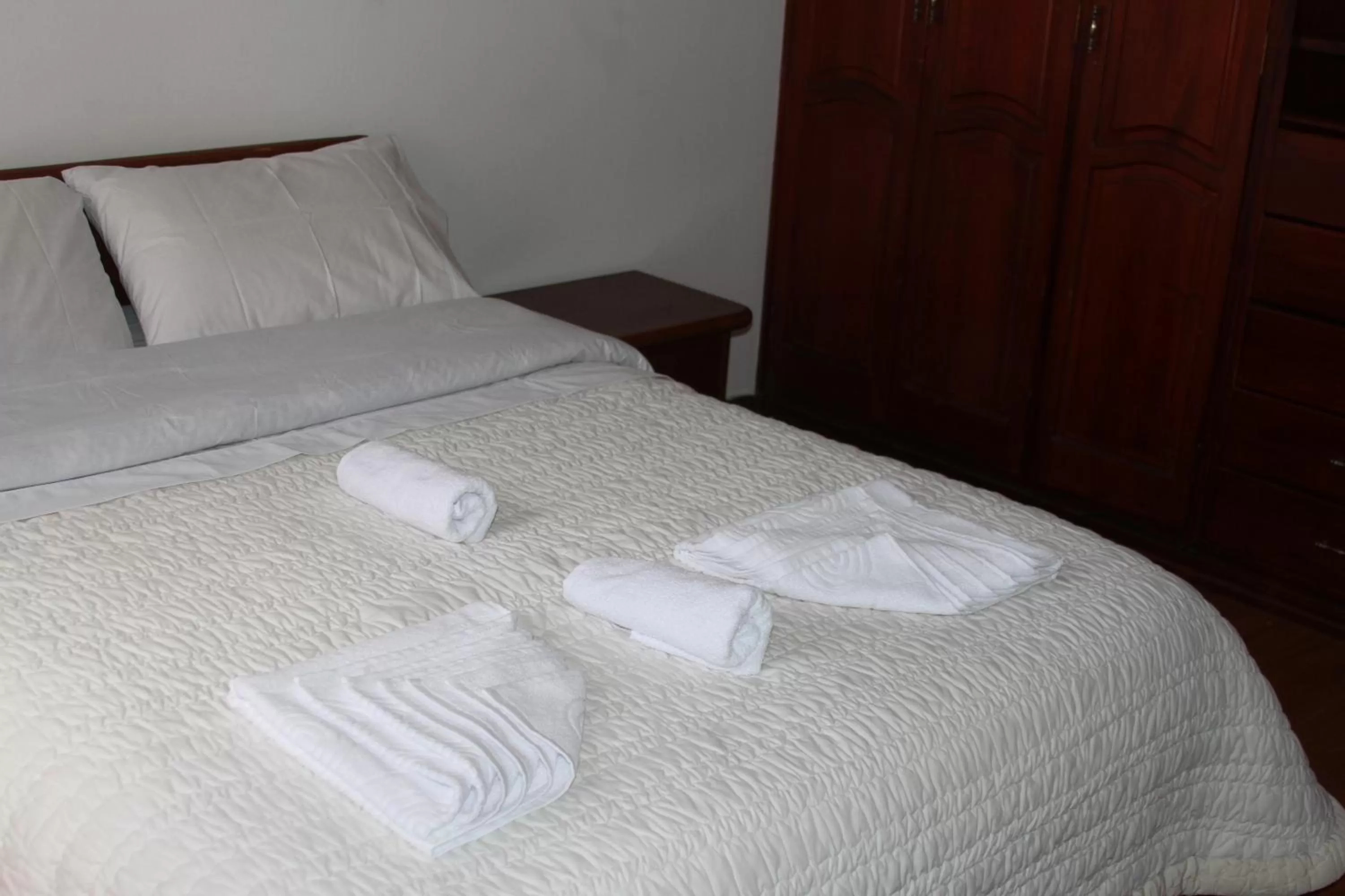 Photo of the whole room, Bed in D'lujo