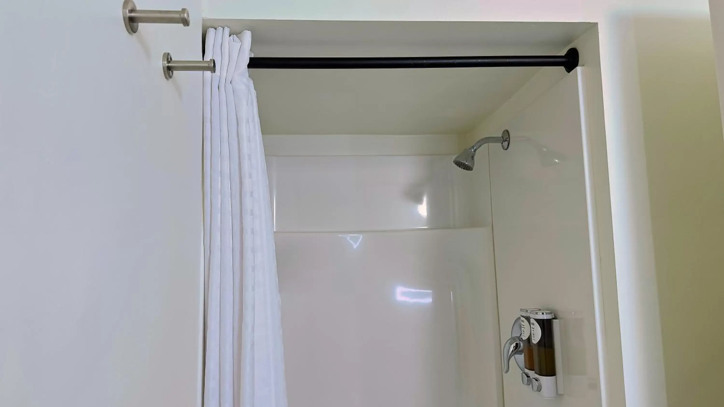 Shower, Bathroom in City Center Motel