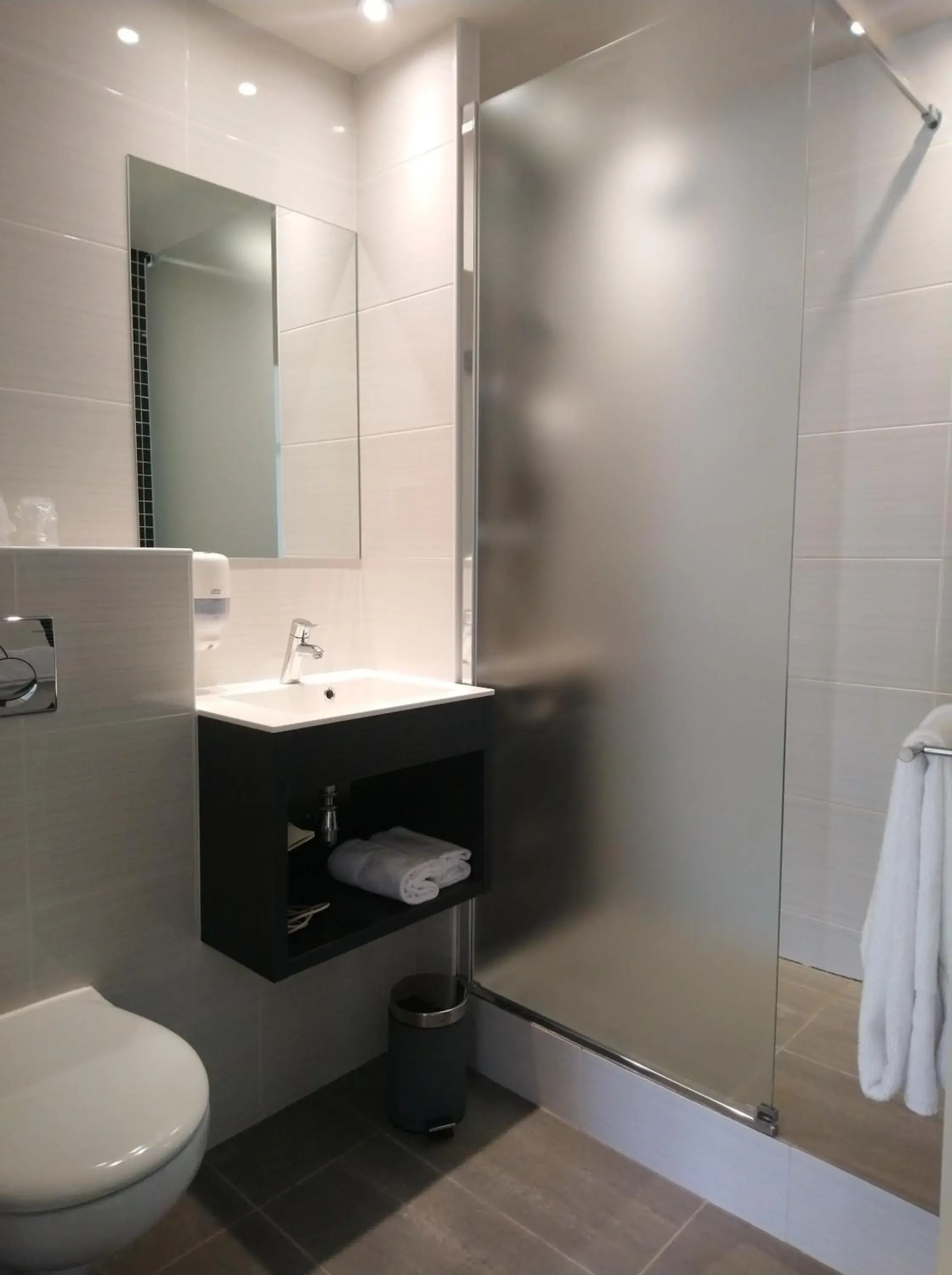 Decorative detail, Bathroom in Hôtel du Golf Saint-Laurent