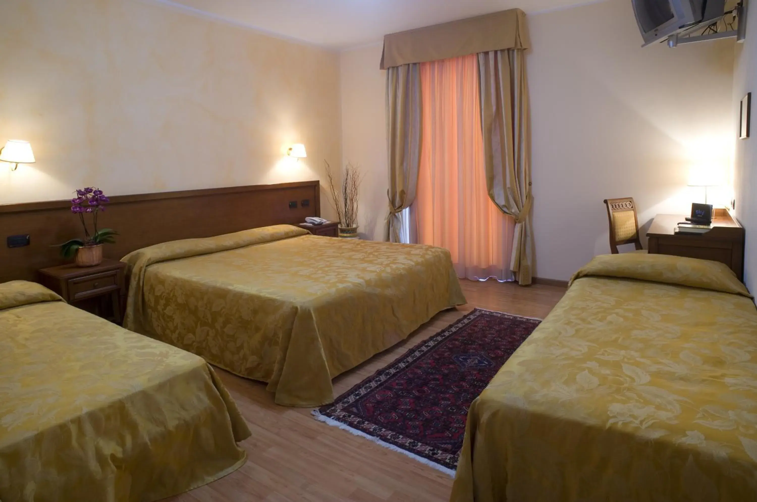 Bedroom, Bed in Hotel Scaligero