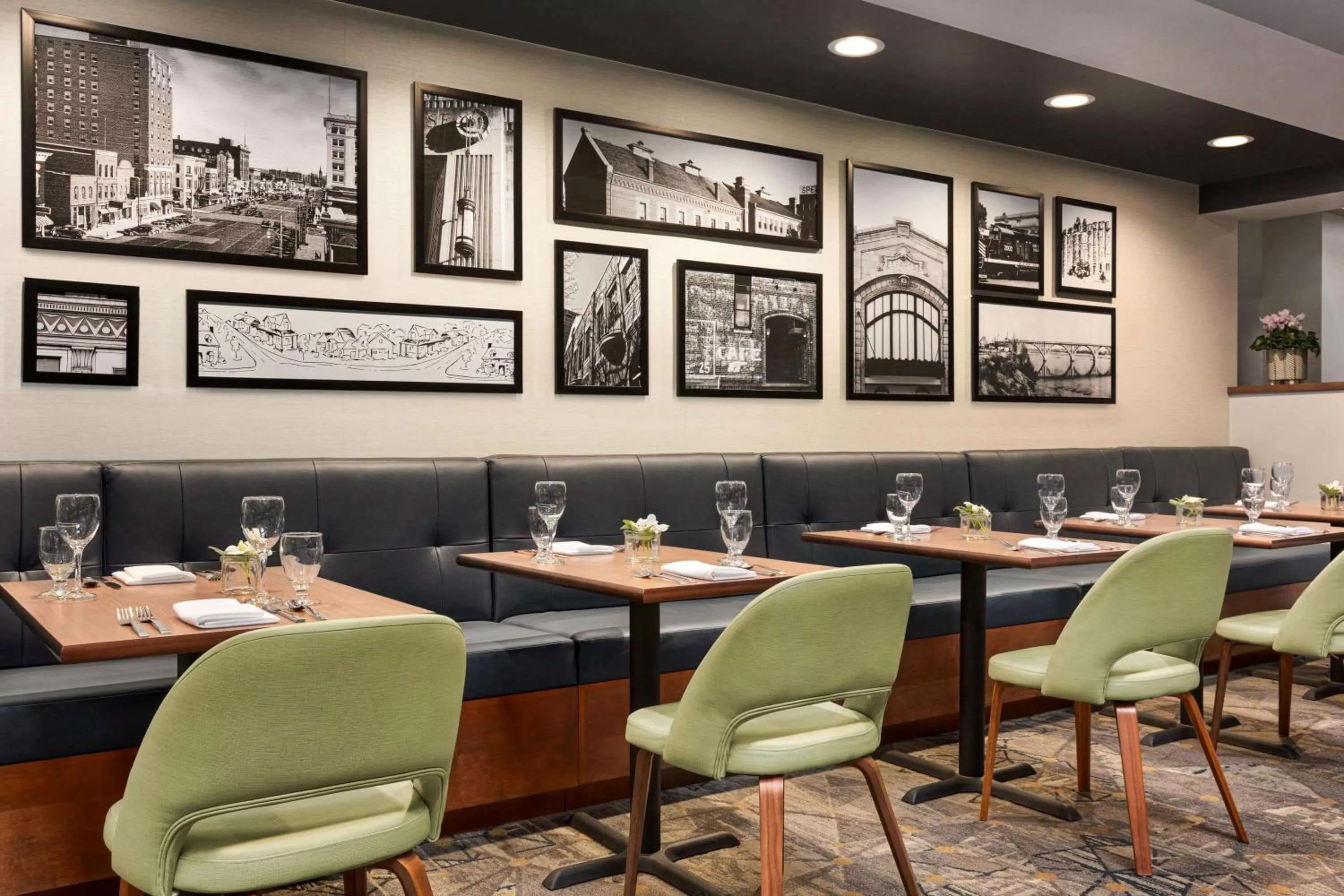 Restaurant/places to eat in Wyndham Fort Smith City Center