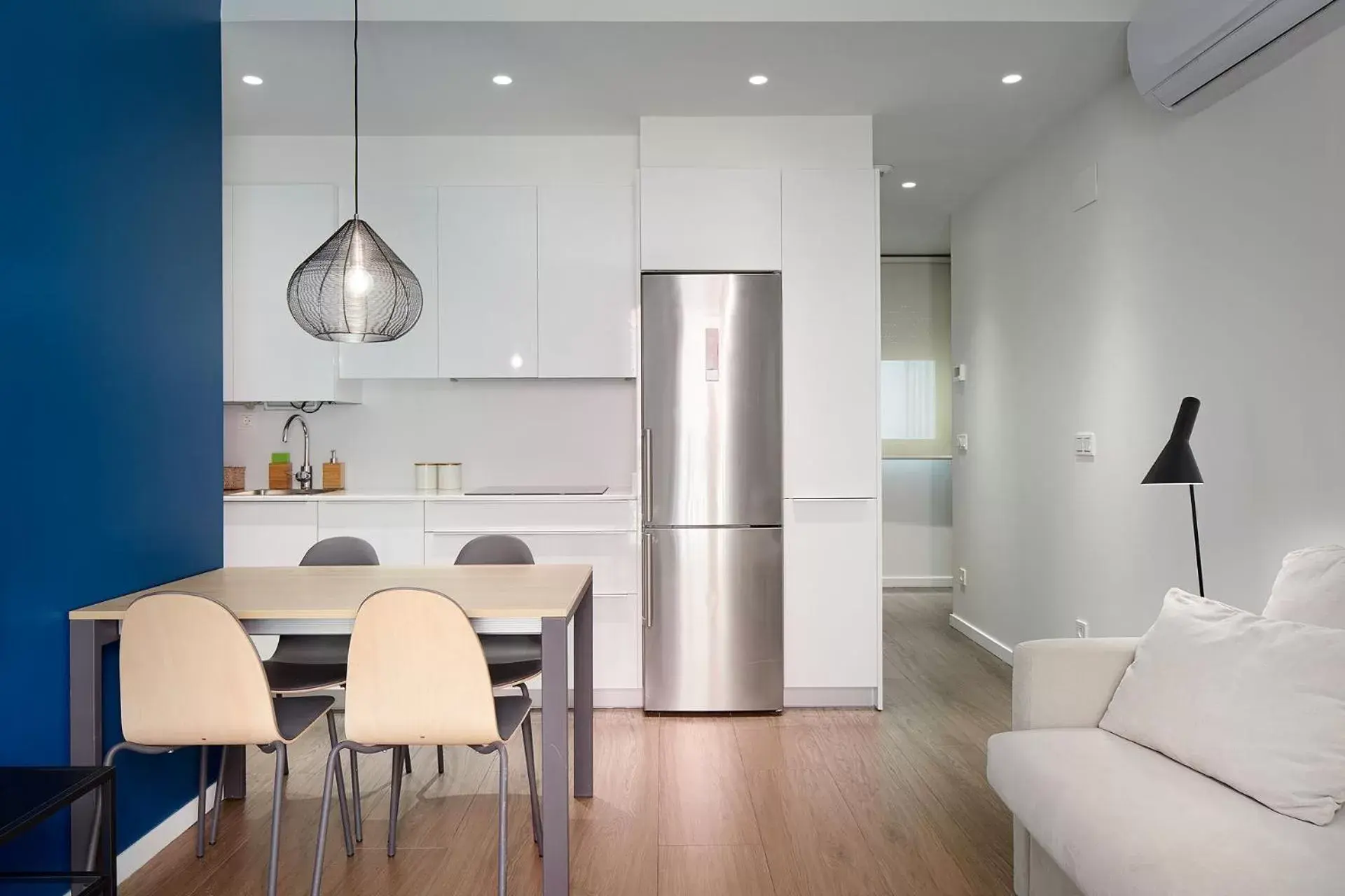 Kitchen or kitchenette, Dining Area in Hotel SANSEbay