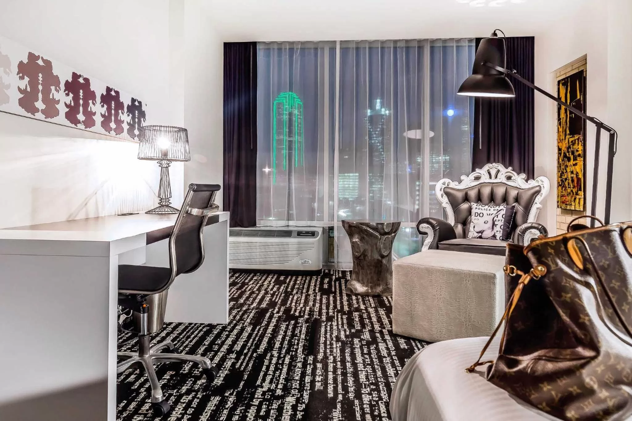 Communal lounge/ TV room in Lorenzo Hotel Dallas, Tapestry Collection by Hilton