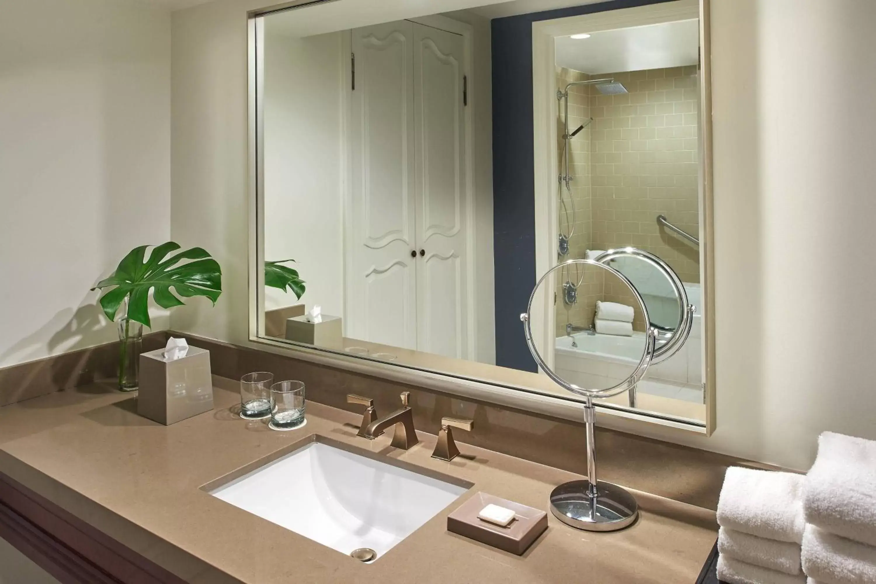 Bathroom in Hotel Colonnade Coral Gables, Autograph Collection