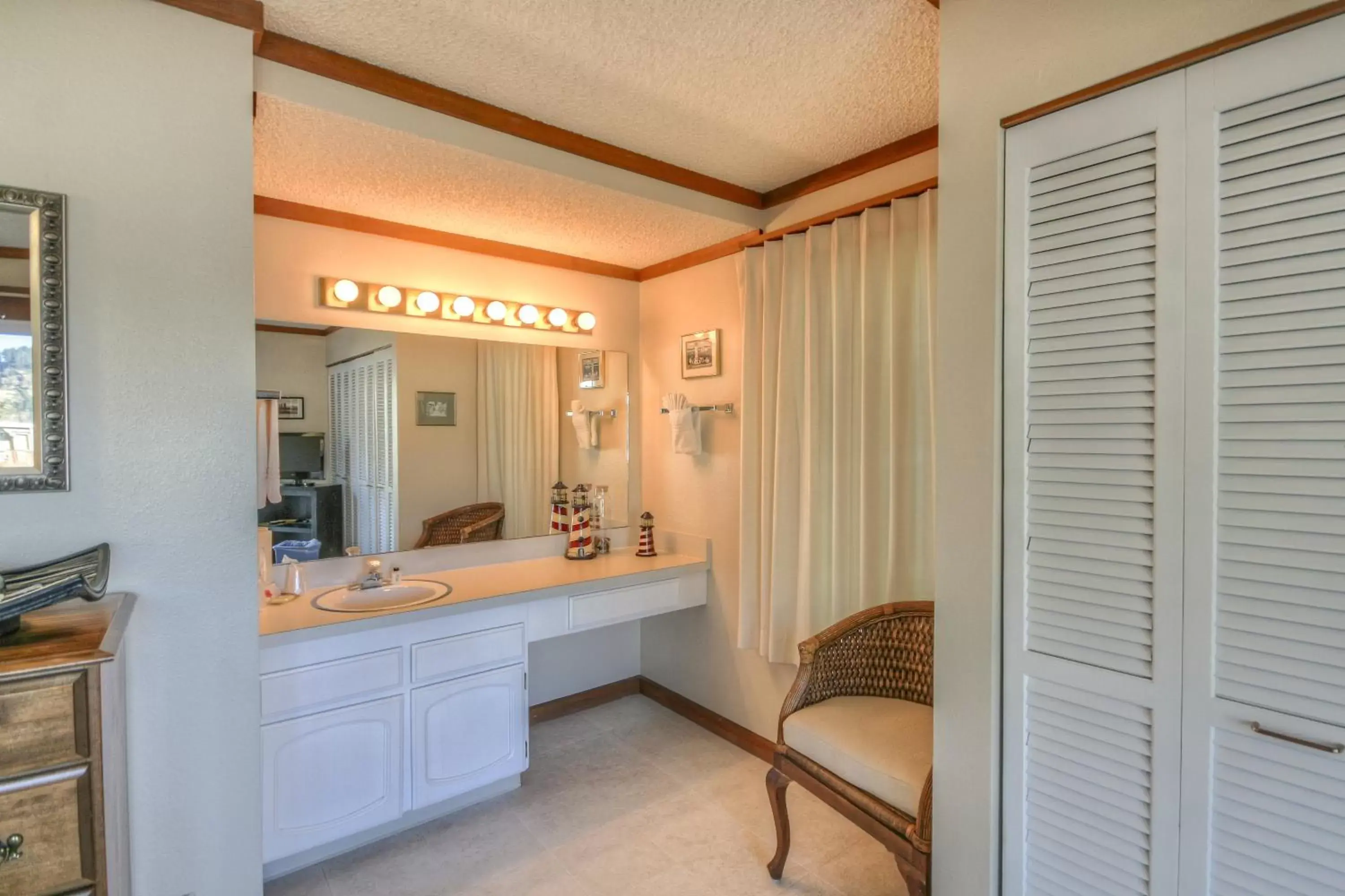 Shower, Bathroom in Little Creek Cove Beach Resort