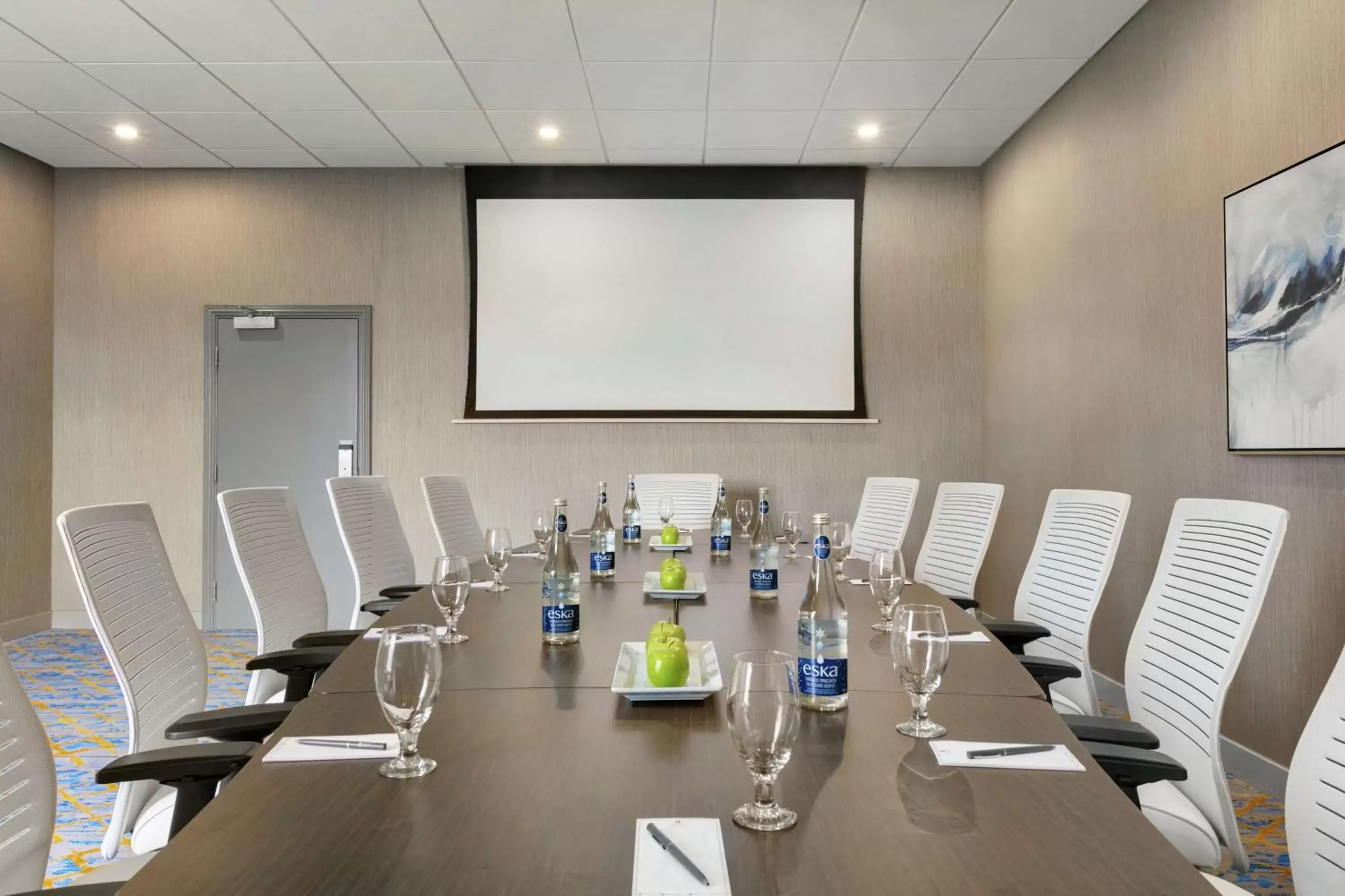 Meeting/conference room in Embassy Suites By Hilton Montreal Airport