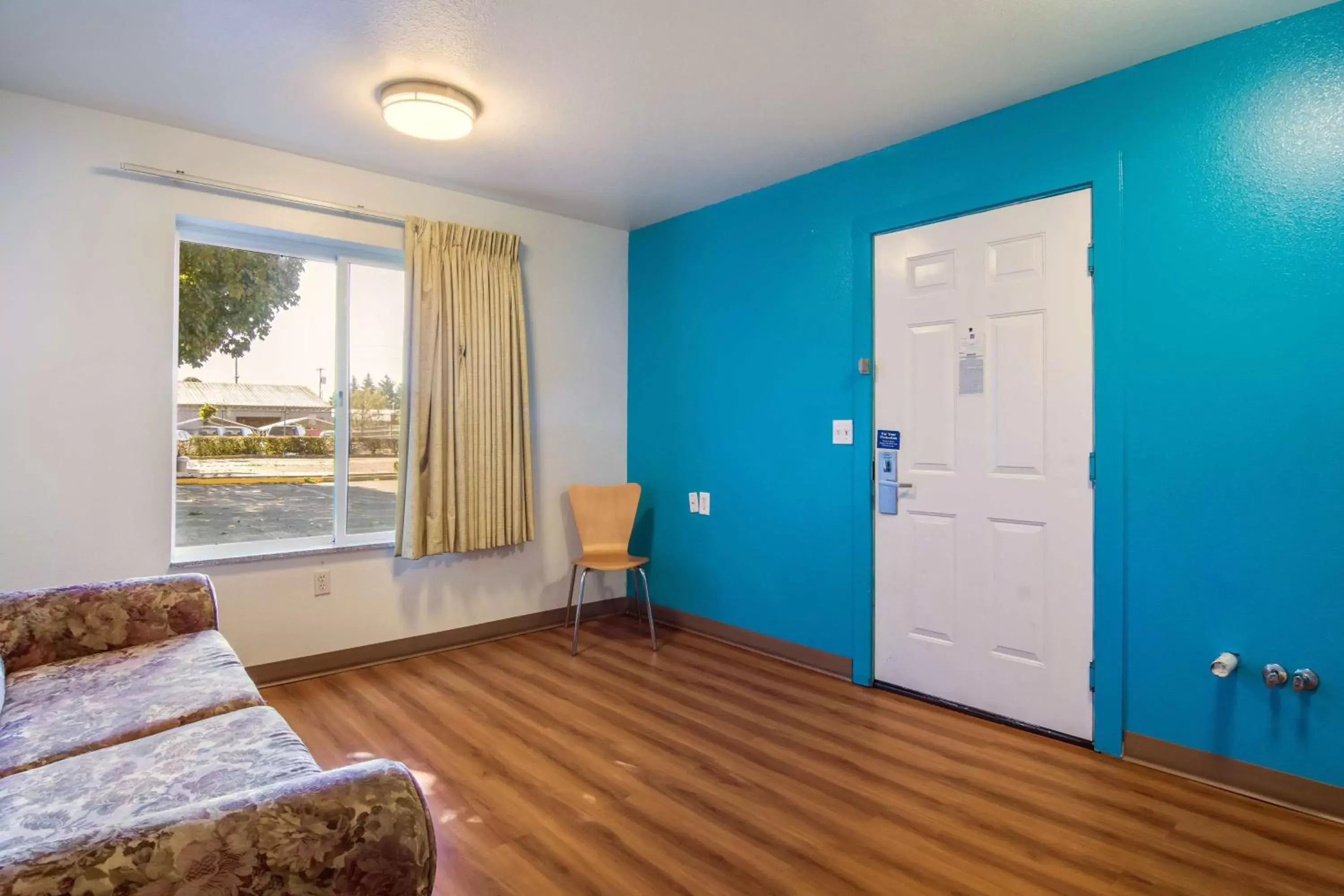 Queen Suite - Non-Smoking in Motel 6 Portland Mall - 205 Queen Suite - Non-Smoking in Motel 6 Portland Mall - 205