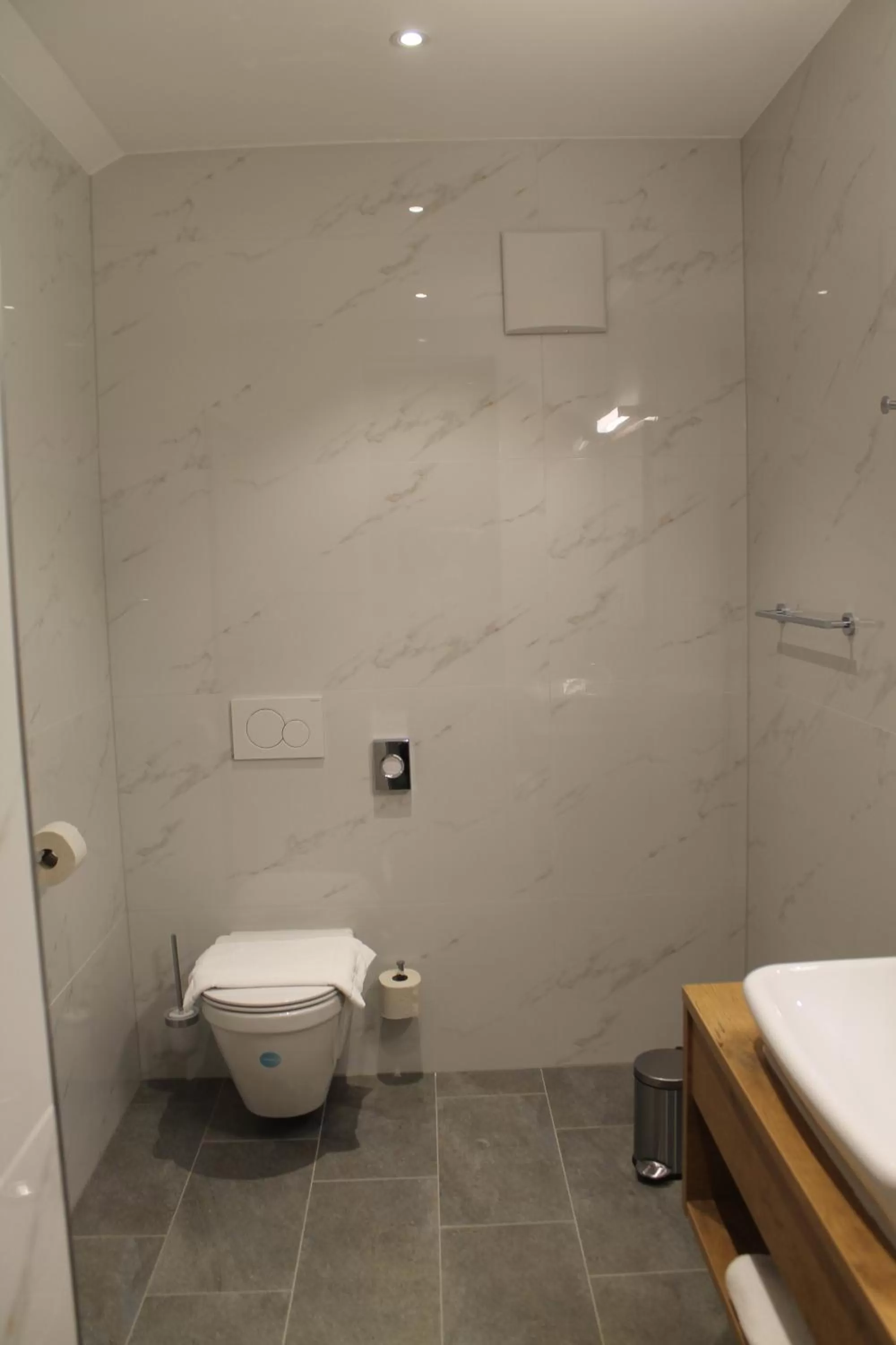 Toilet in Gasthaus Steidl