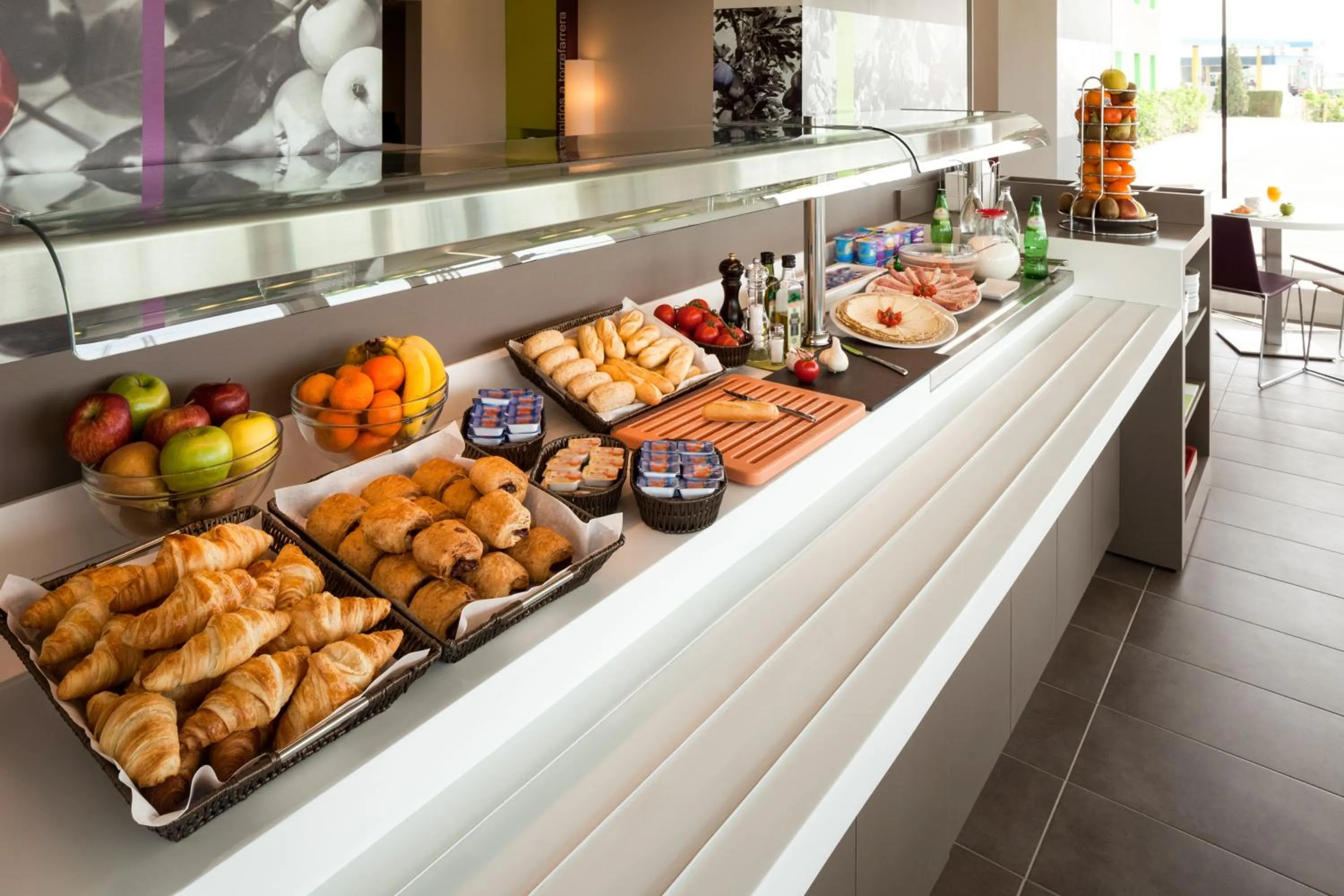 Food close-up in Hotel Ibis Styles Lleida Torrefarrera