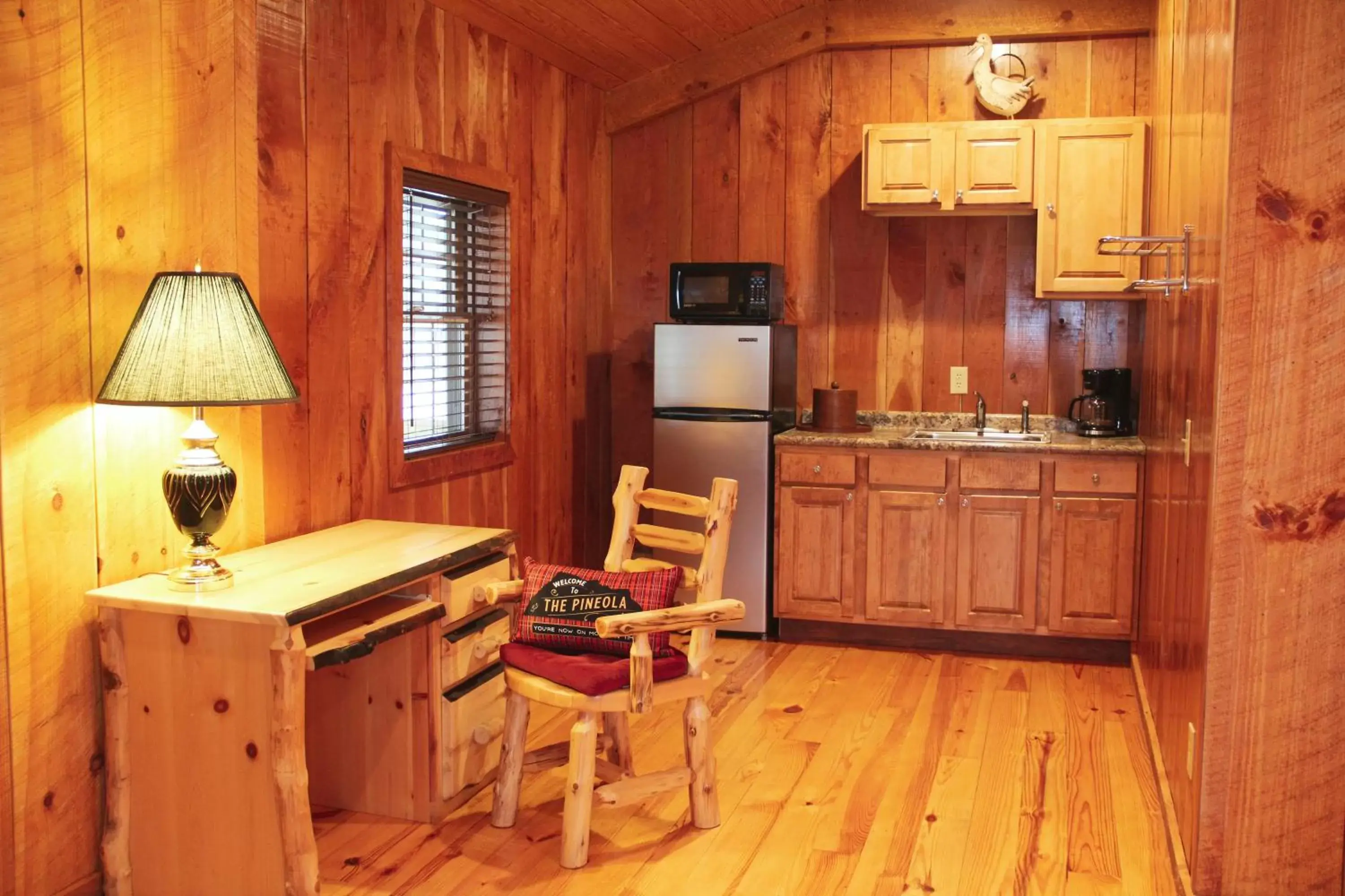 Kitchen/Kitchenette in The Pineola