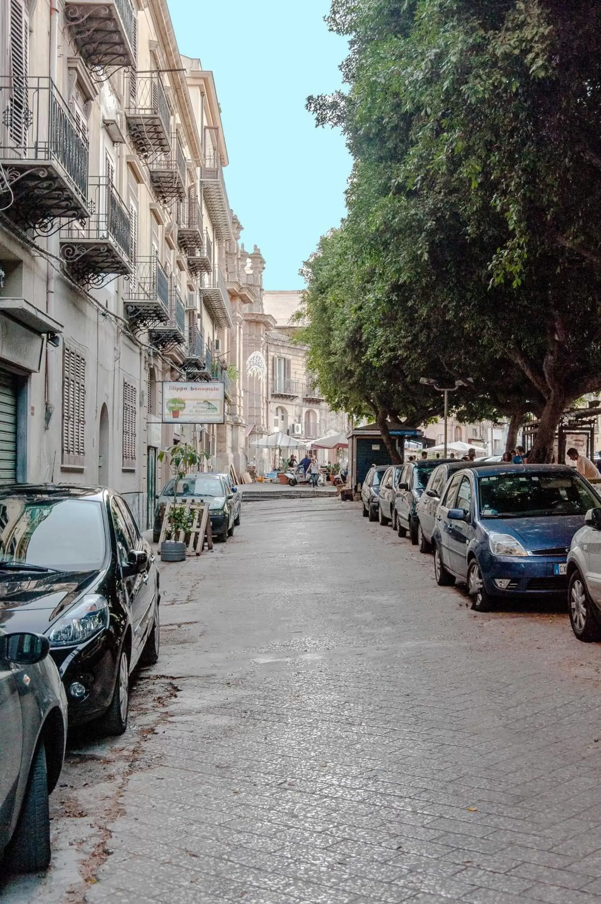 Street view, Neighborhood in L'Opera Buffa