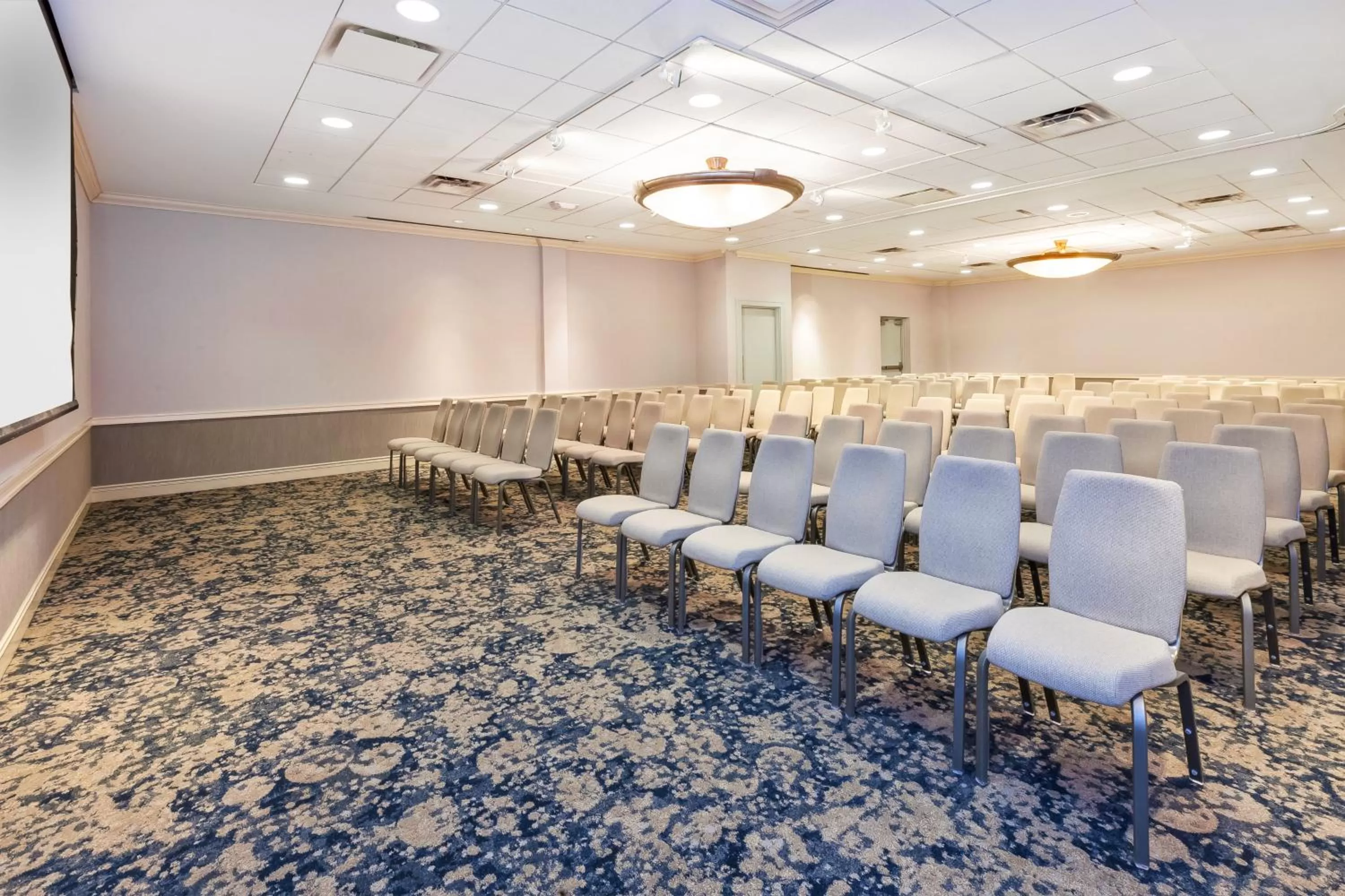 Meeting/conference room in Crowne Plaza Syracuse by IHG