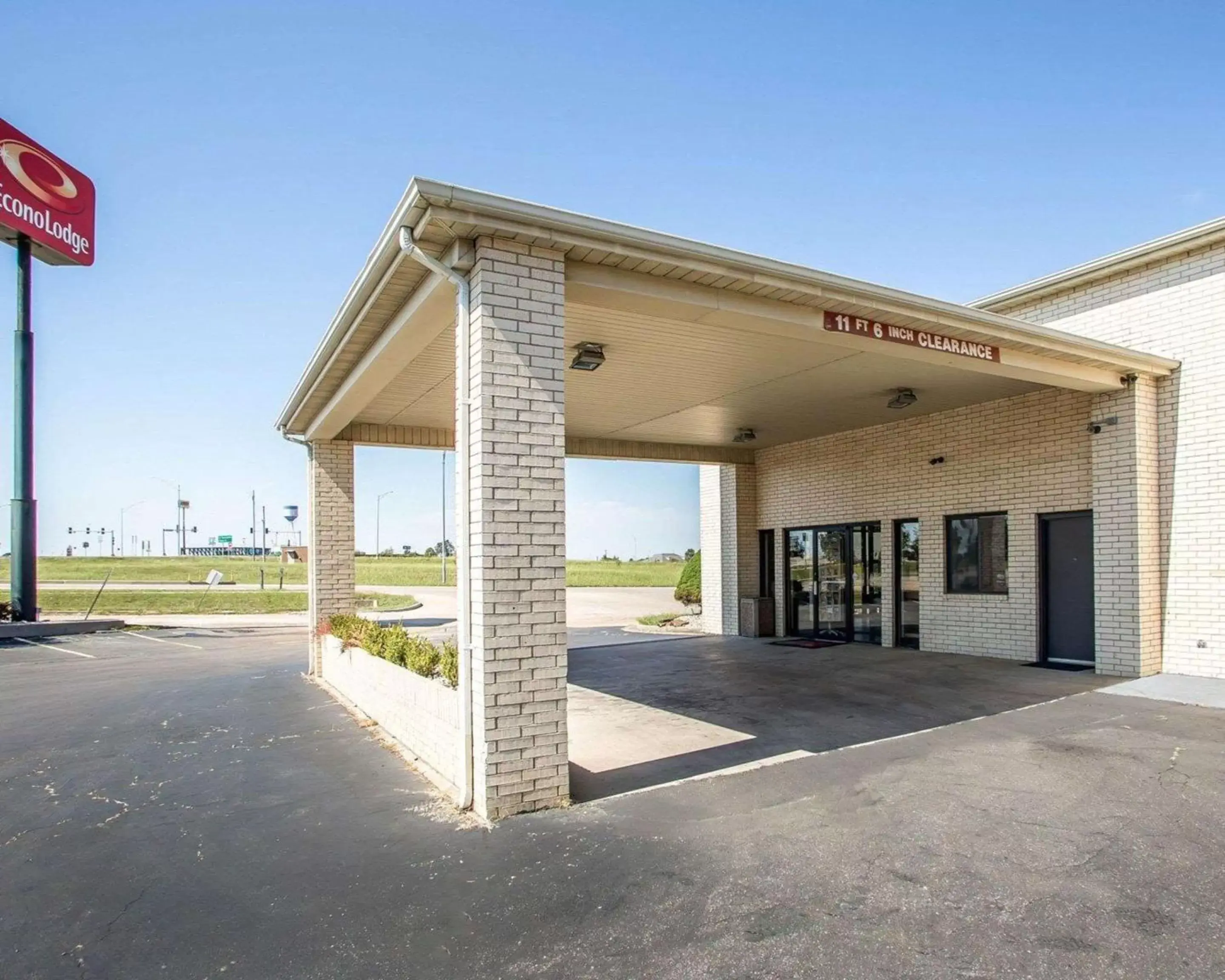 Property building in Econo Lodge Saint Robert