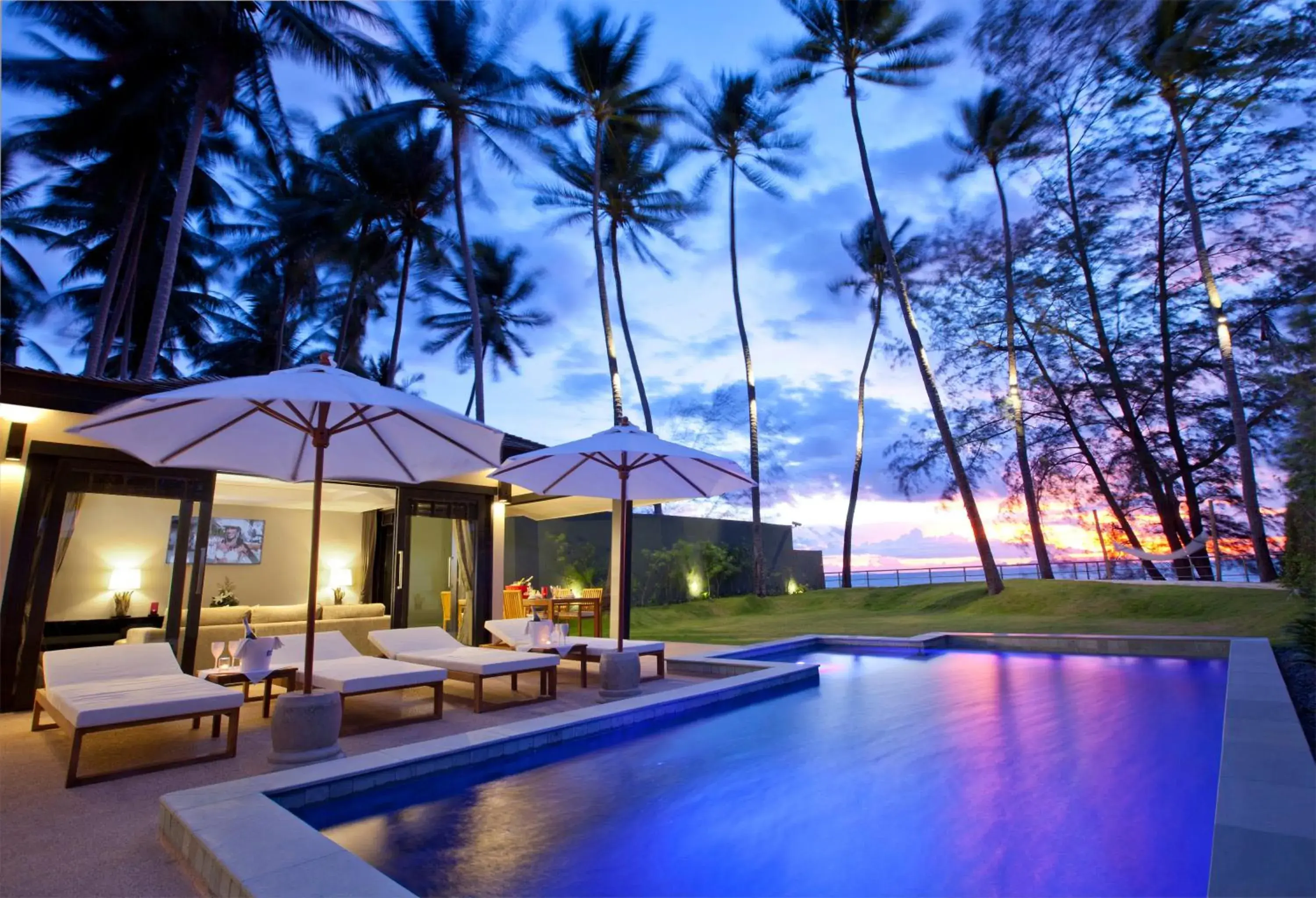 Photo of the whole room, Swimming Pool in Nikki Beach Resort & Spa Koh Samui