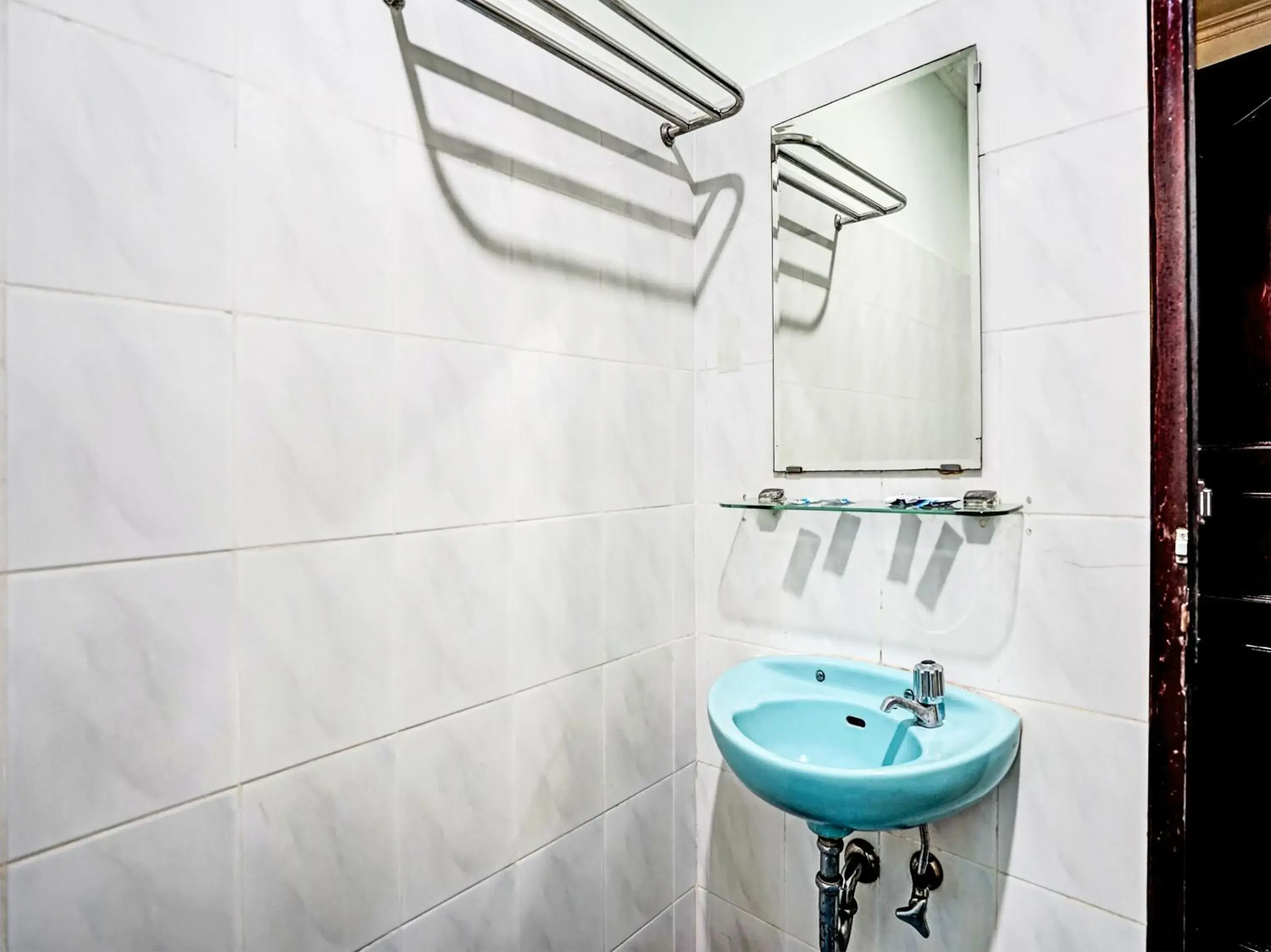 Bathroom in SUPER OYO 91805 Hotel Wisma Bari