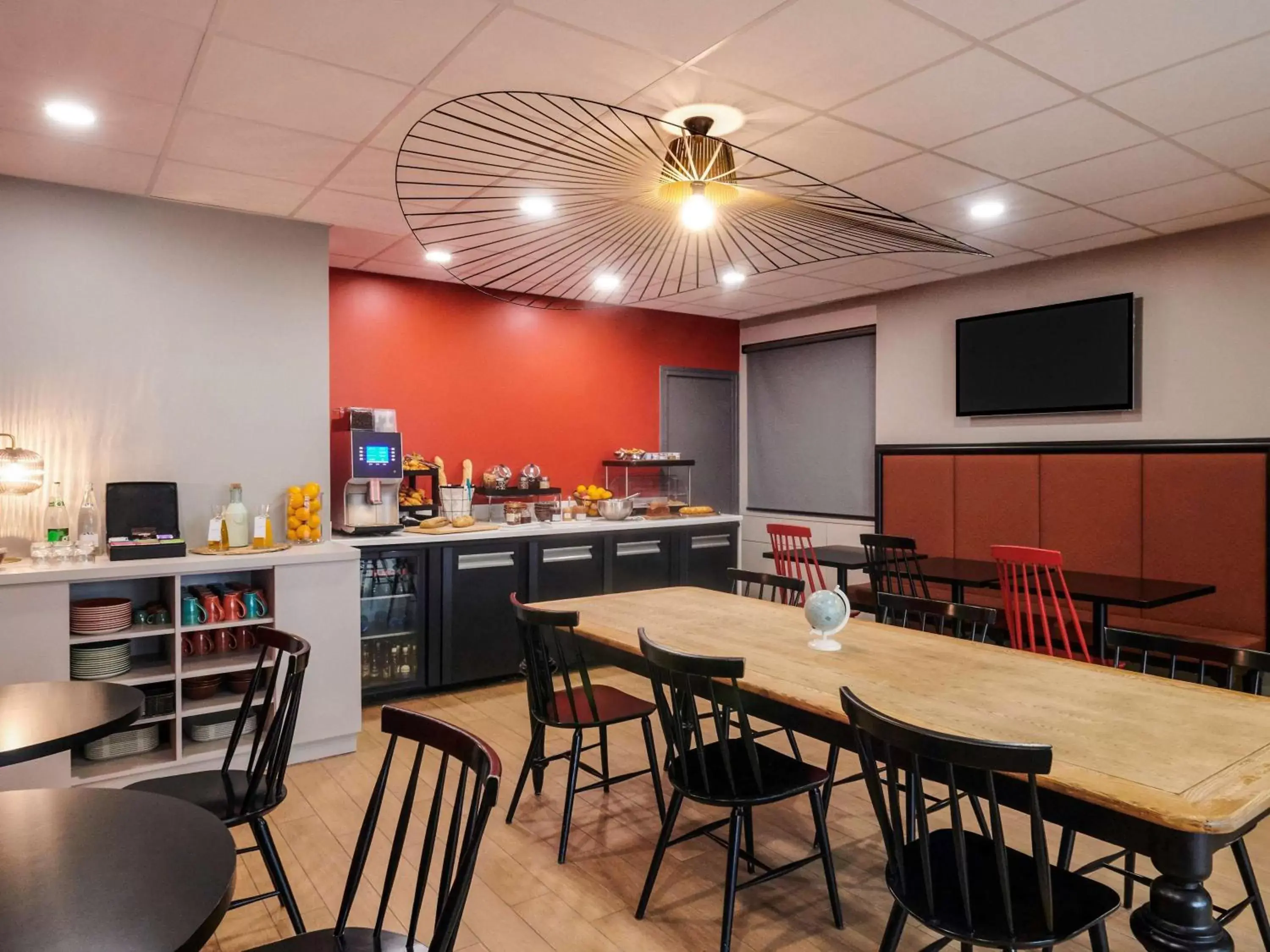 Restaurant/Places to Eat in Ibis Styles Nantes Centre Place Graslin