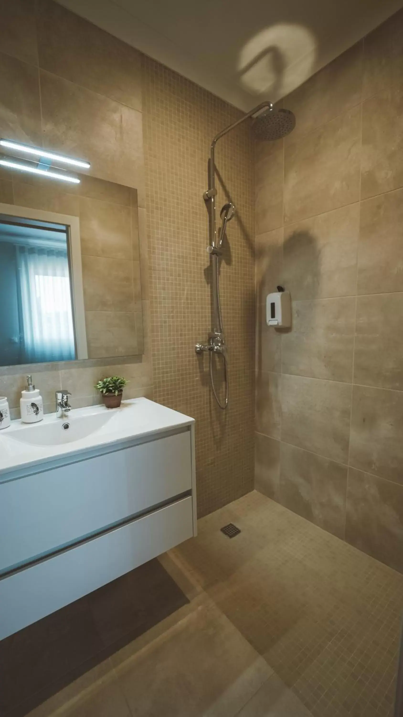 Shower, Bathroom in Vila Milreu Guest House